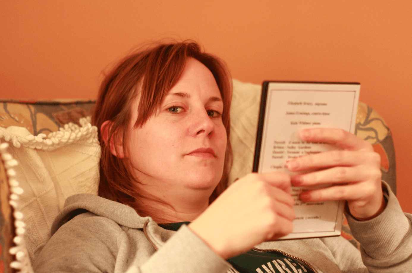 A woman reading a book. | Source: flickr.com