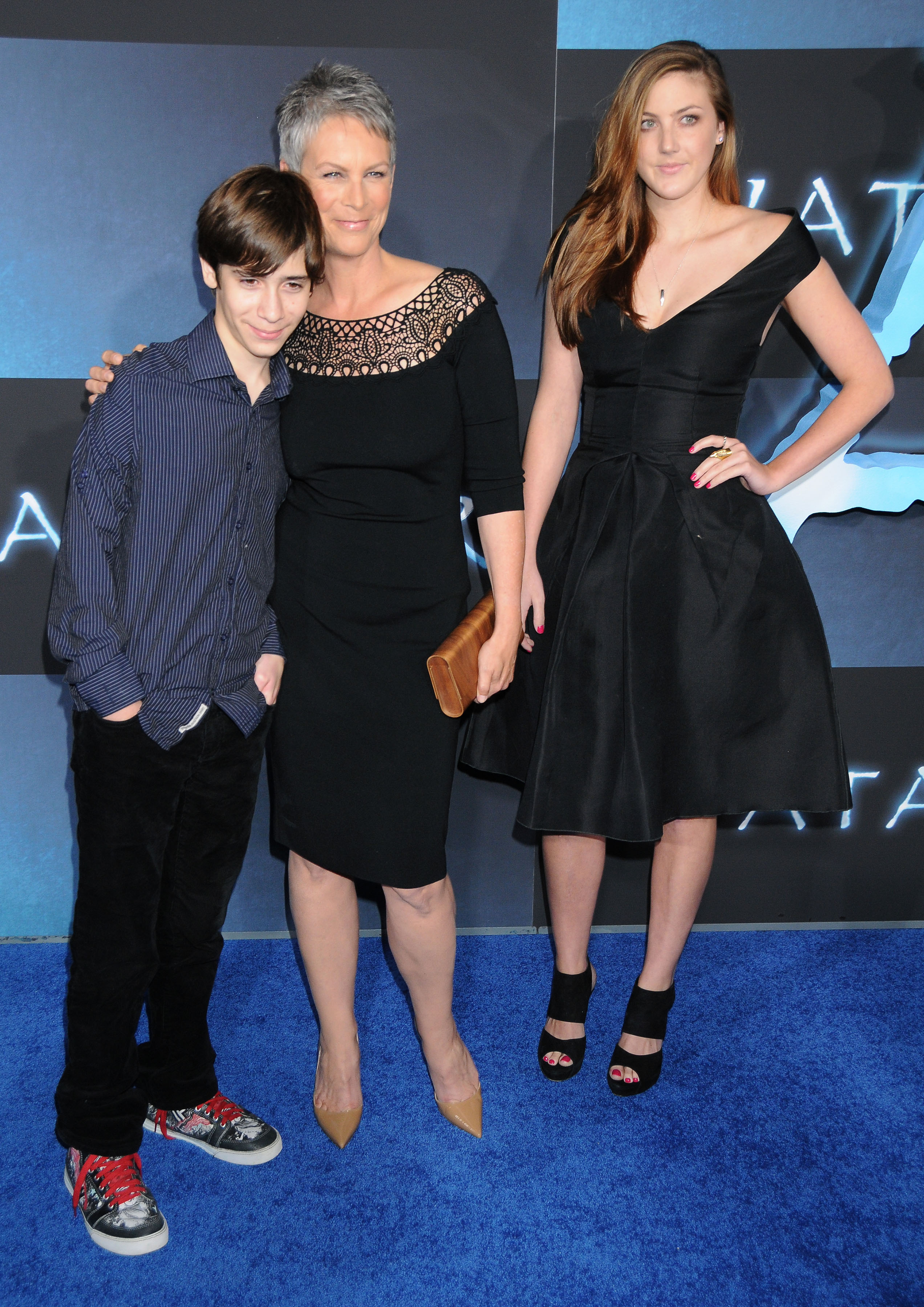 Ruby Guest, Jamie Lee Curtis, and Annie Guest arrive at the "Avatar" premiere at the Grauman's Chinese Theater on December 16, 2009 in Hollywood | Source: Getty Images