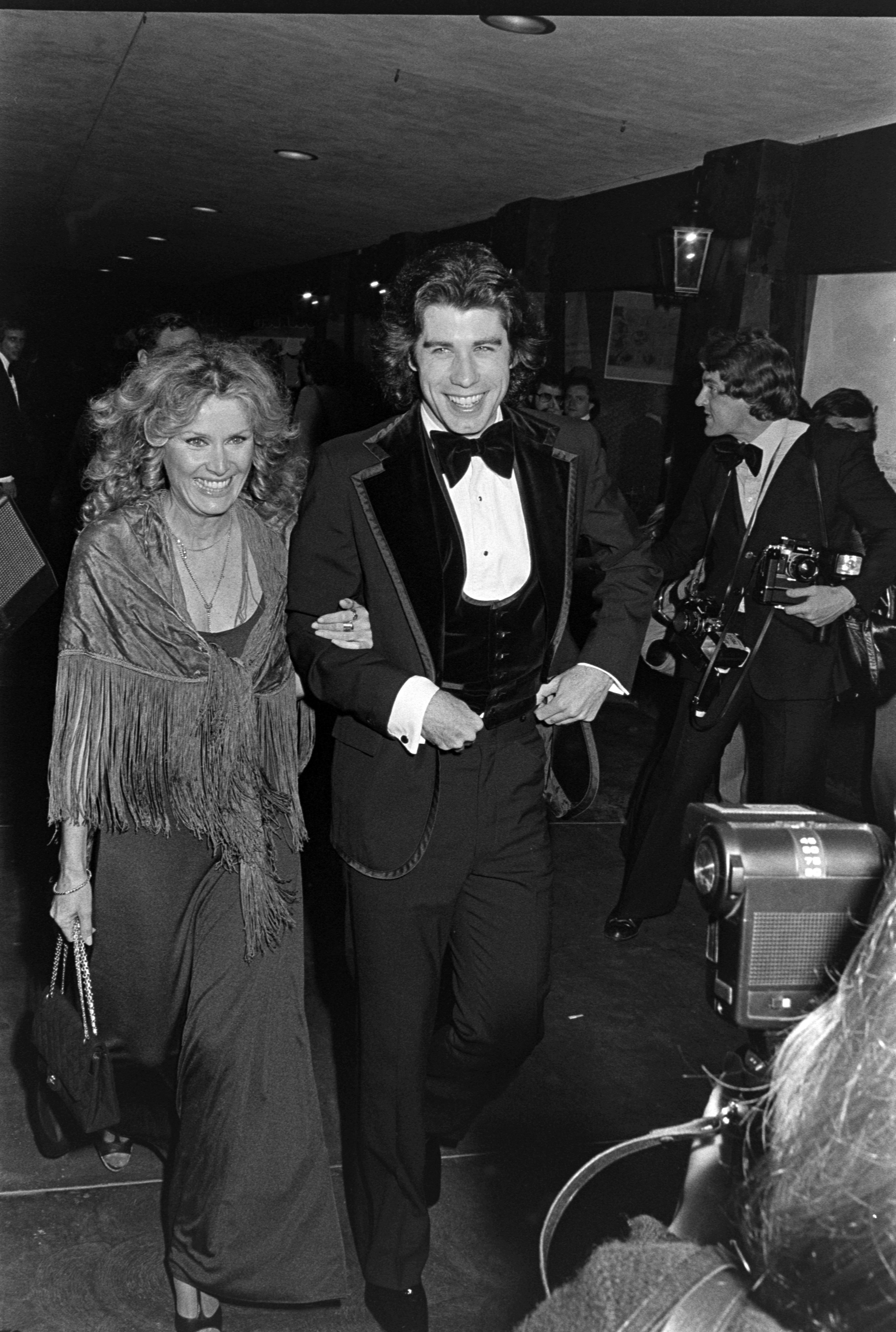 Diana Hyland and John Travolta at an event in Los Angeles, California on December 8, 1976 | Source: Getty Images