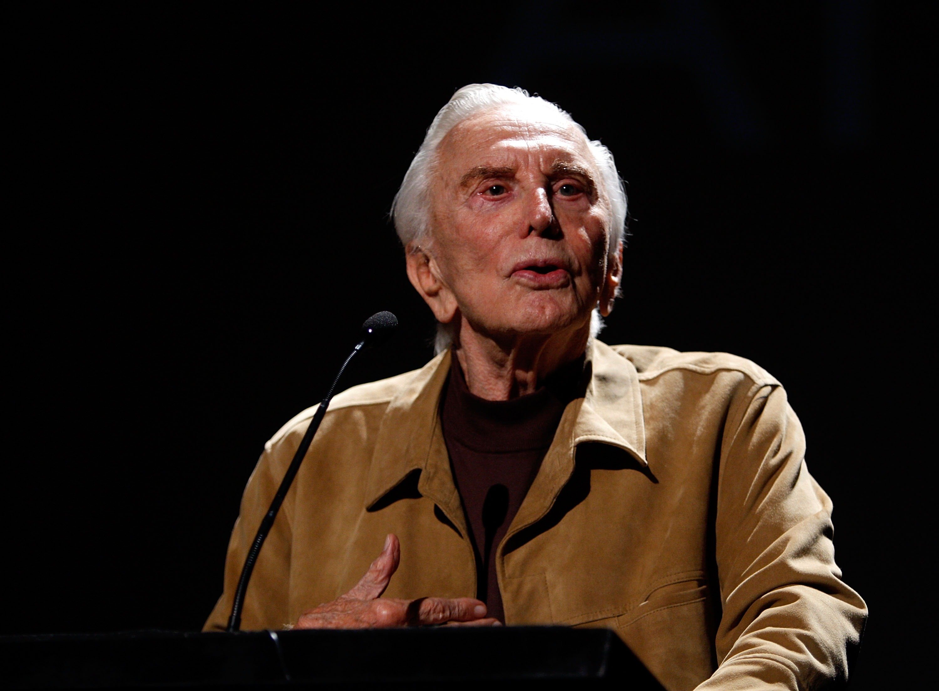 Kirk Douglas presents the film "Spartacus" at AFI's 40th Anniversary celebration presented by Target held at Arclight Cinemas on October 3, 2007 | Photo: GettyImages