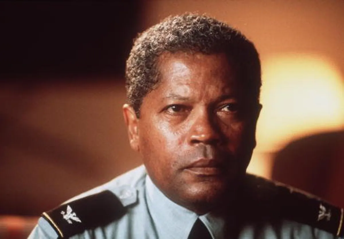 Clarence Williams III plays Colonel Fowler in "The General's Daughter," circa 1999. | Photo: Getty Images