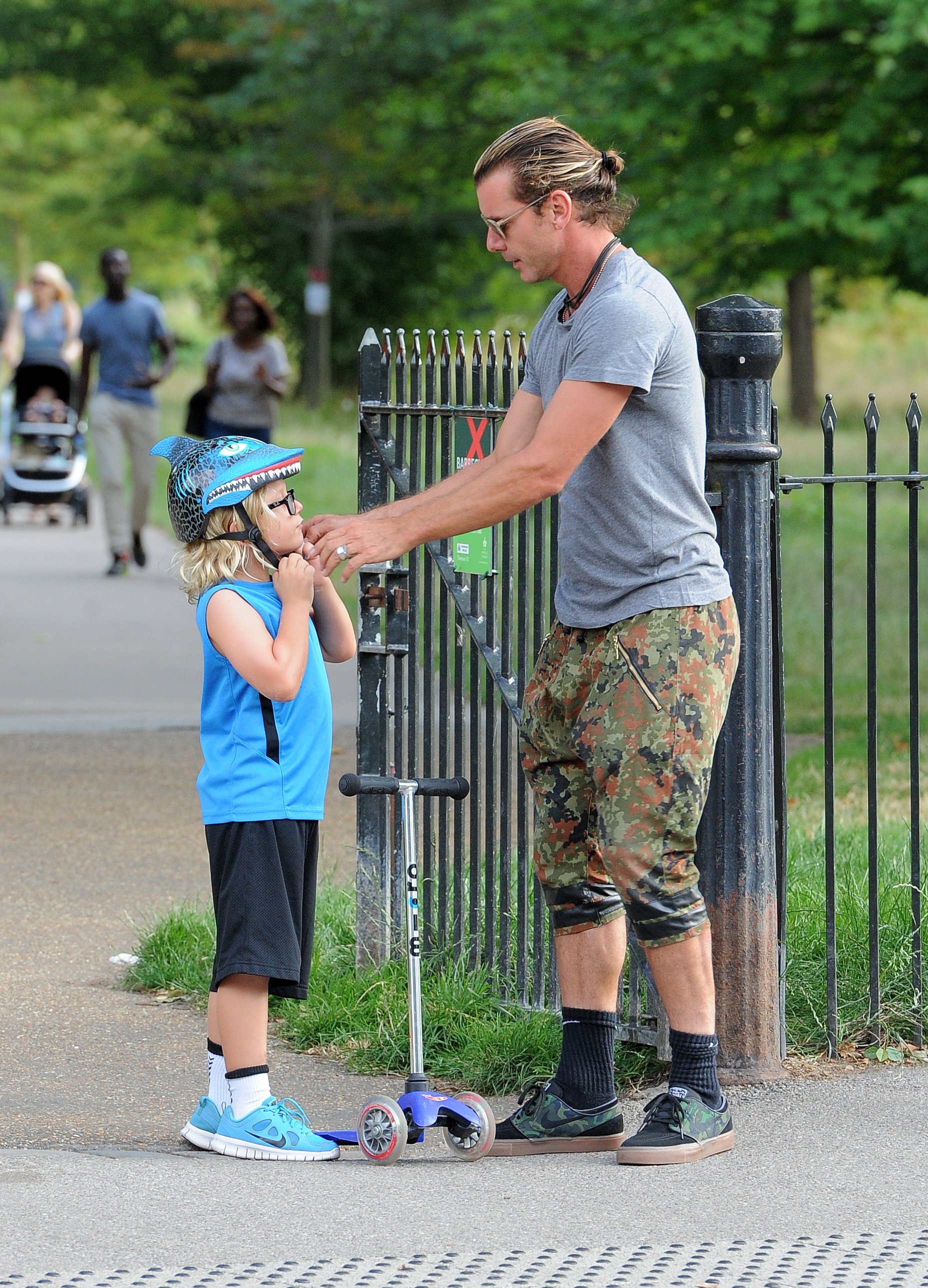 Gavin Rossdale and his son Zuma Nesta Rock Rossdale at Regents Park on July 22, 2014, in London, England | Source: Getty Images