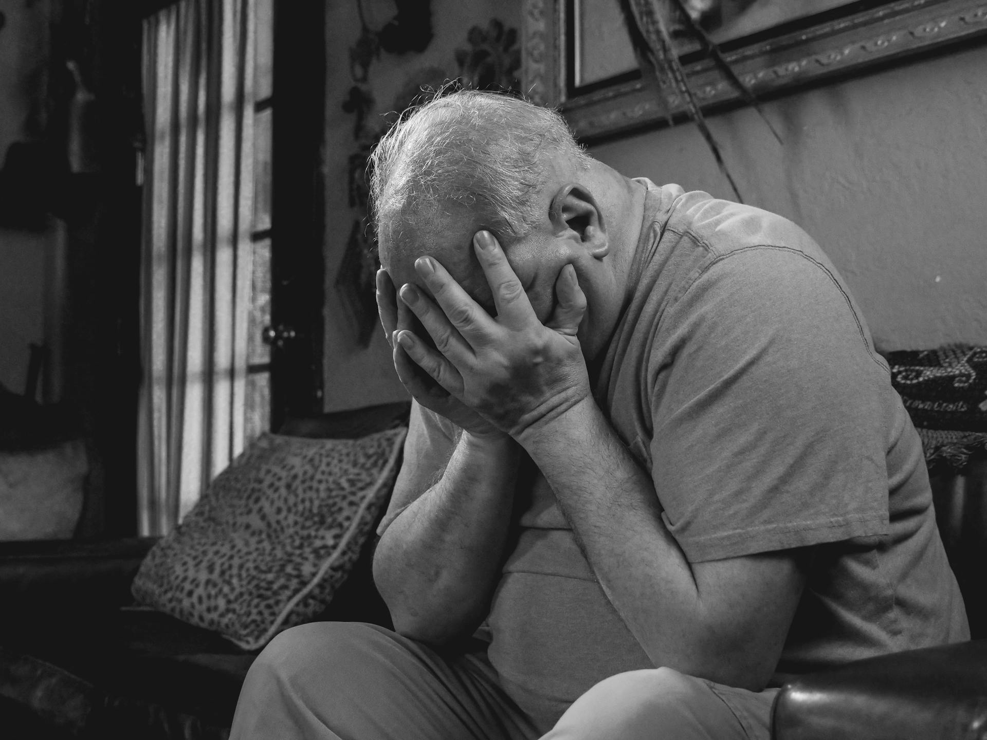 A sad elderly man | Source: Pexels
