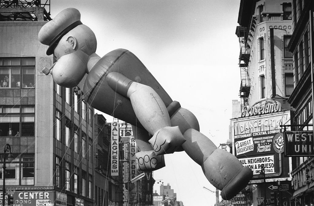 Classic cartoon character Popeye caught the parade watchers in Times Square, New York in 1961. | Photo: Getty Images