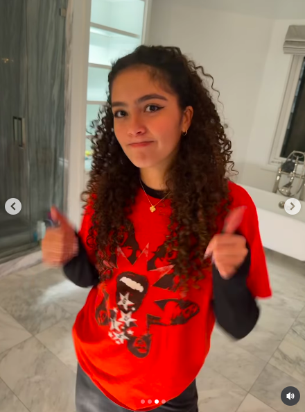 Monroe Cannon striking poses in a boomerang. | Source: Instagram/roecannon