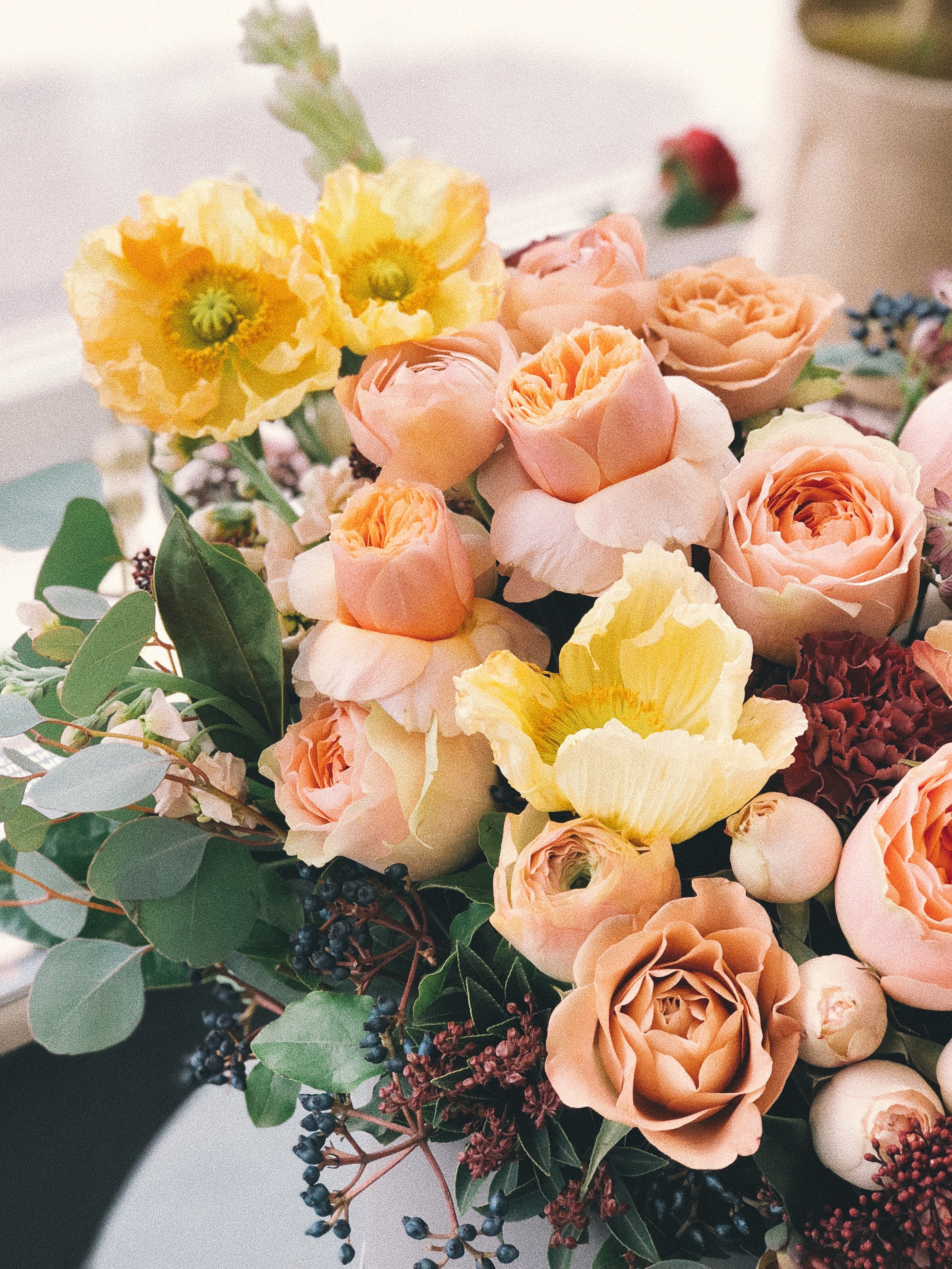 Edan purchased a large bouquet for Alice's grave. | Source: Pexels