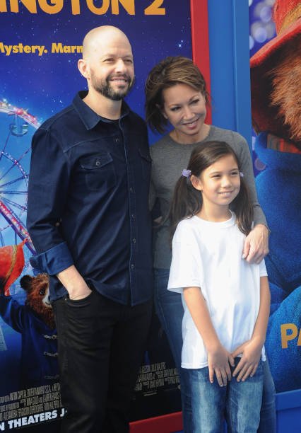 Actor Jon Cryer, wife Lisa Joyner and daughter Daisy Cryer arrive for the premiere of Warner Bros. Pictures' "Paddington 2" held at Regency Village Theatre on January 6, 2018 in Westwood, California | Source: Getty Images