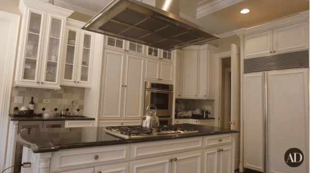 Scottie Pippen's kitchen | Photo: YouTube/Architechtural Digest