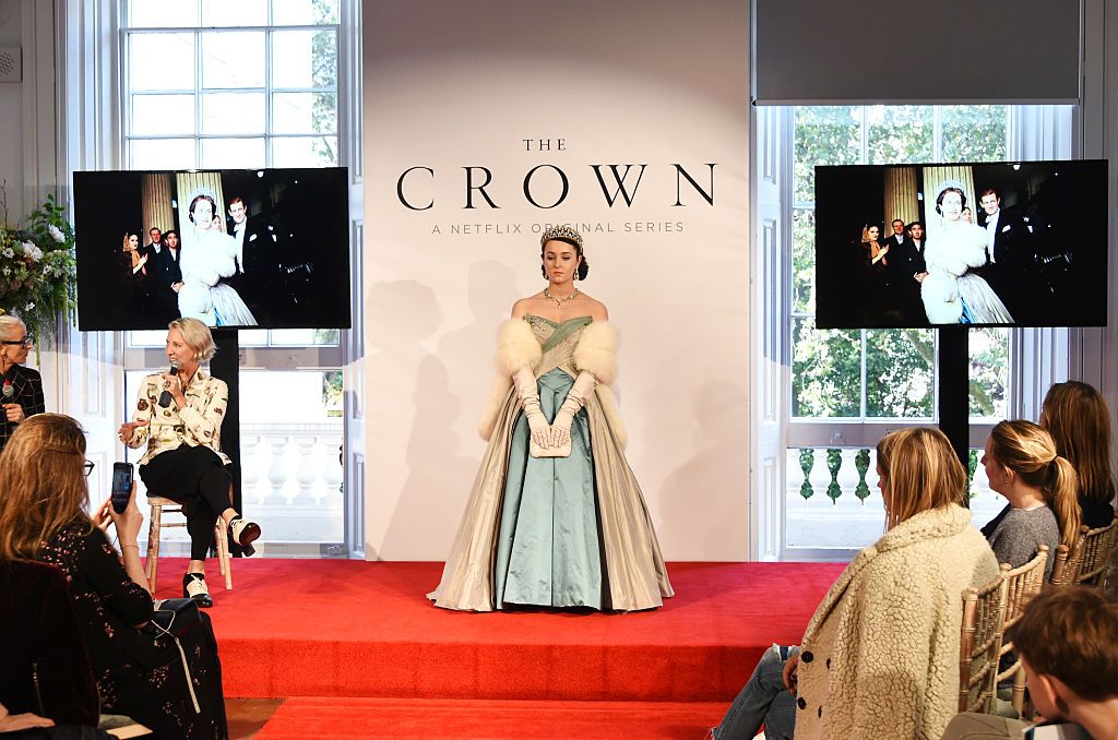 Caryn Franklin and Michele Clapton speak as a model poses at a presentation featuring costumes from new Netflix Original series "The Crown" with designer Michele Clapton at the ICA on October 17, 2016 | Photo: Getty Images