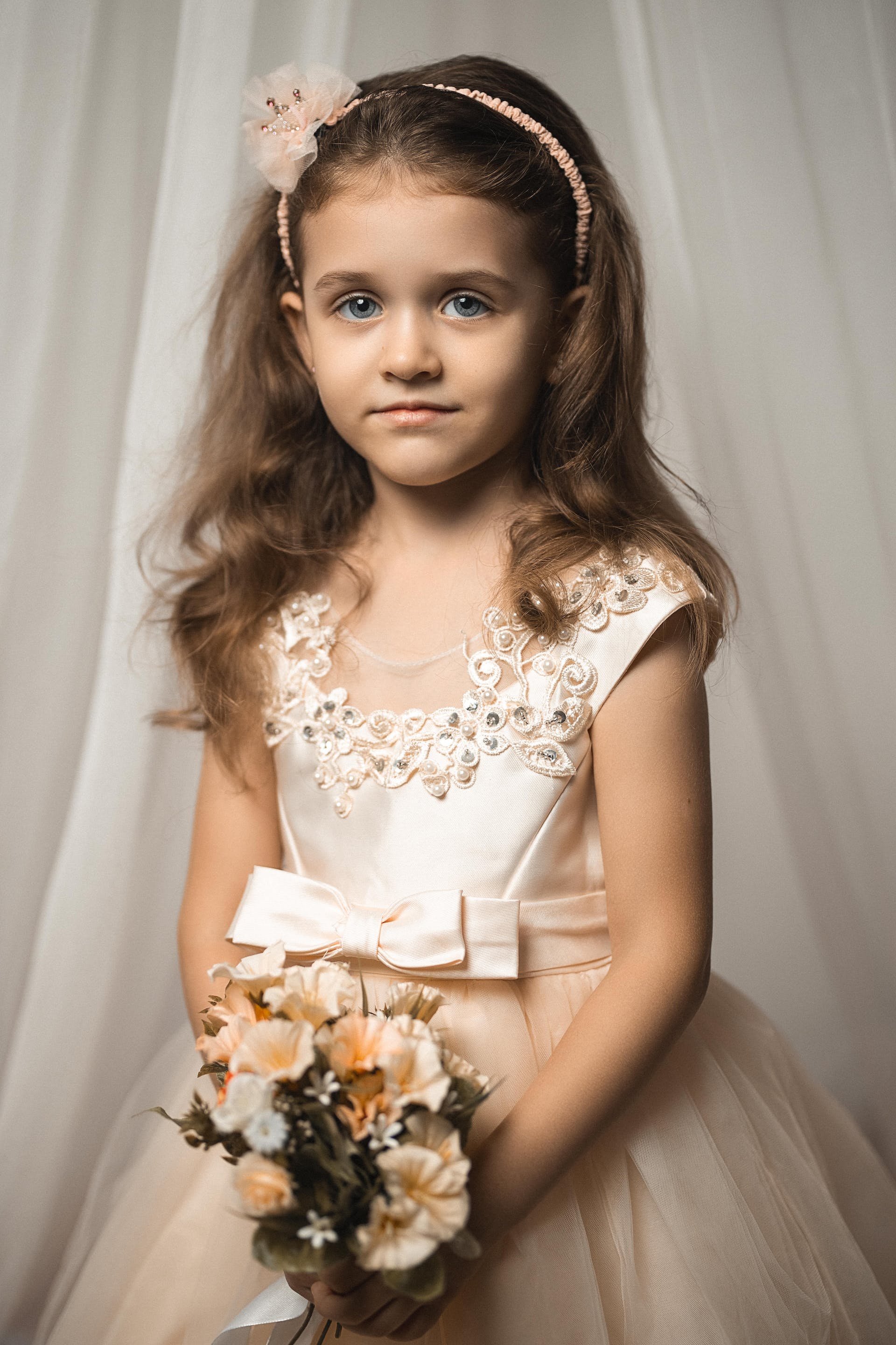 Little flower girl at wedding | Source: Pexels