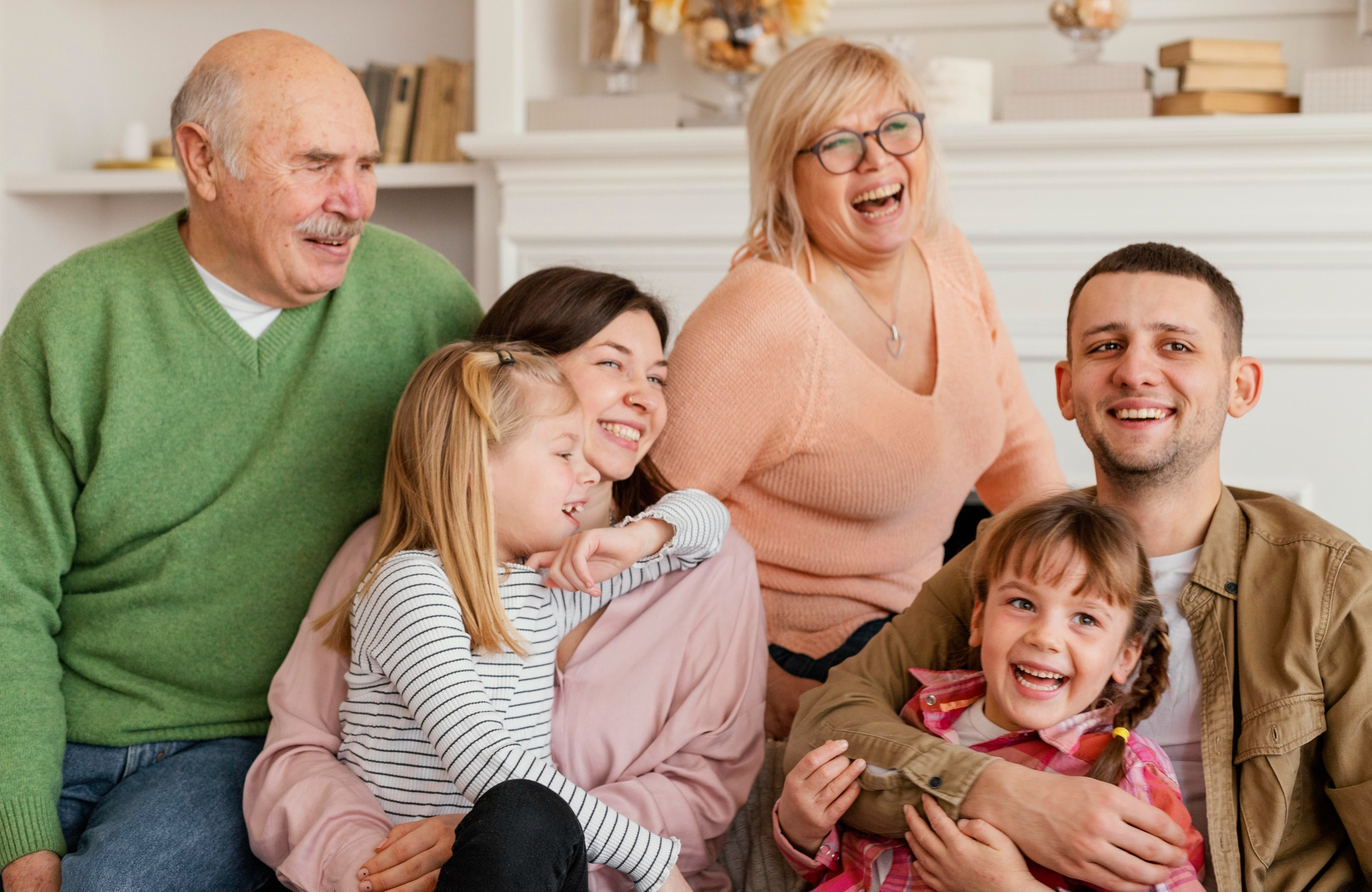A happy family including grandparents, adults children, and grandkids | Source: Freepik