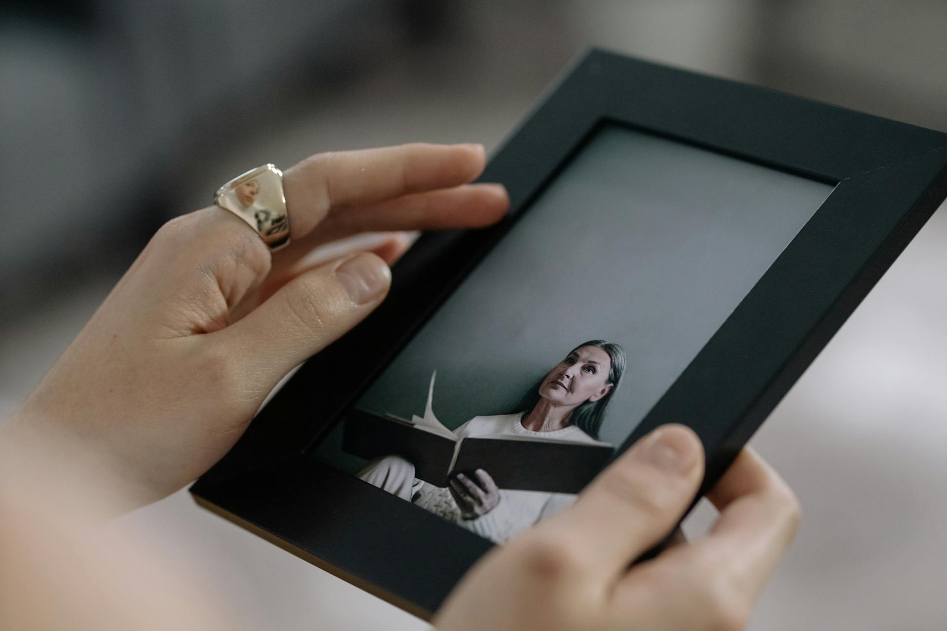 A person holding a black photo frame | Source: Pexels