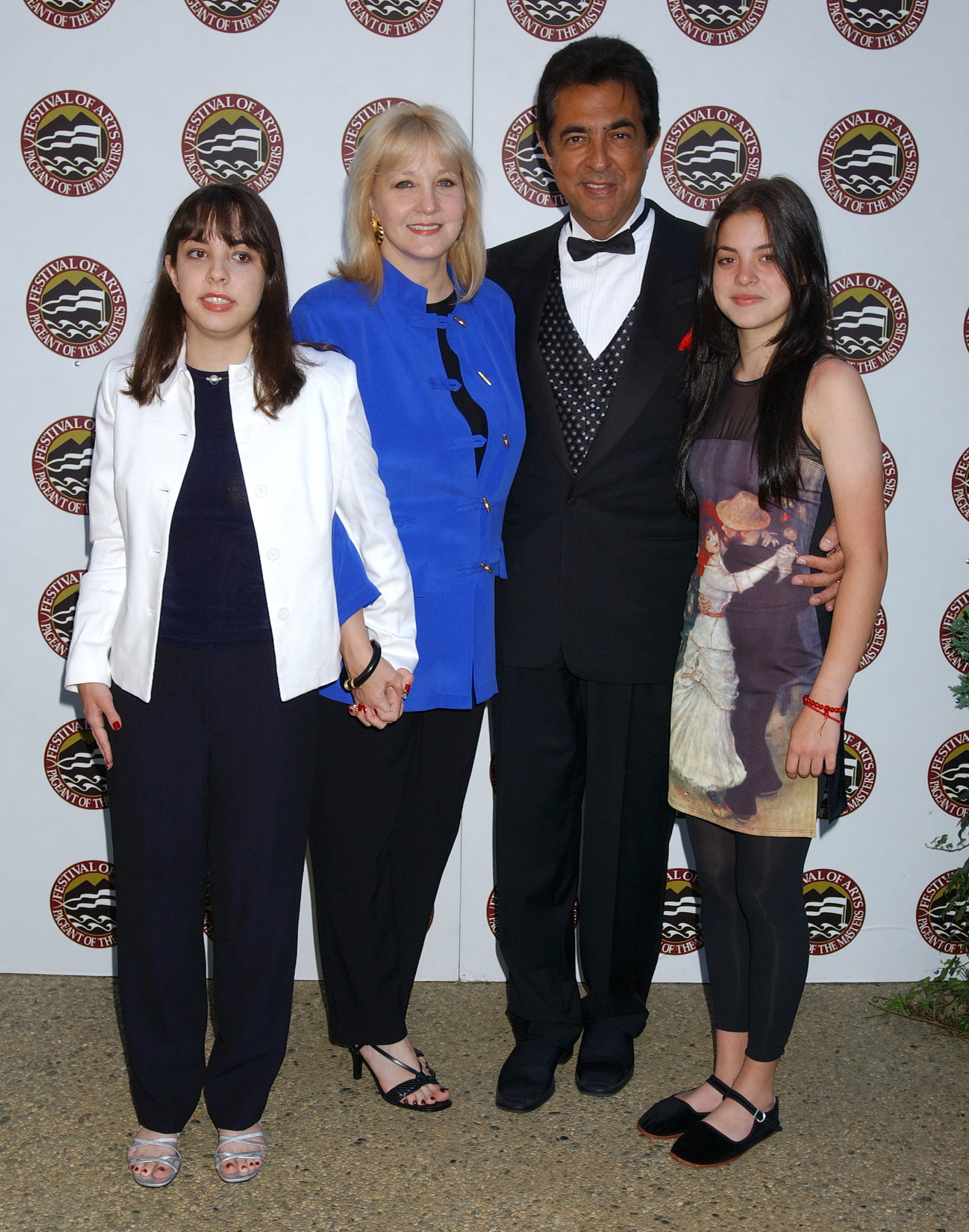 Joe Mantegna, wife Arlene, and daughters Mia and Gina. | Source: Getty Images