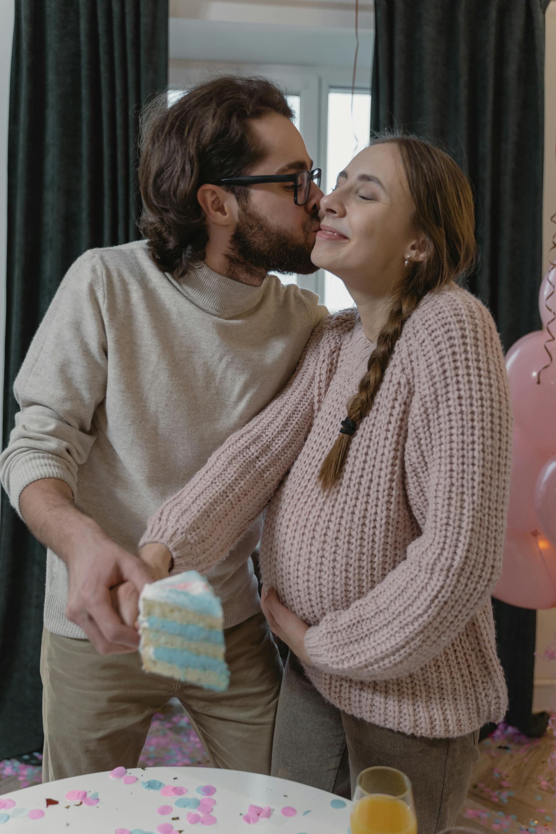 A couple kissing at their gender reveal party | Source: Pexels