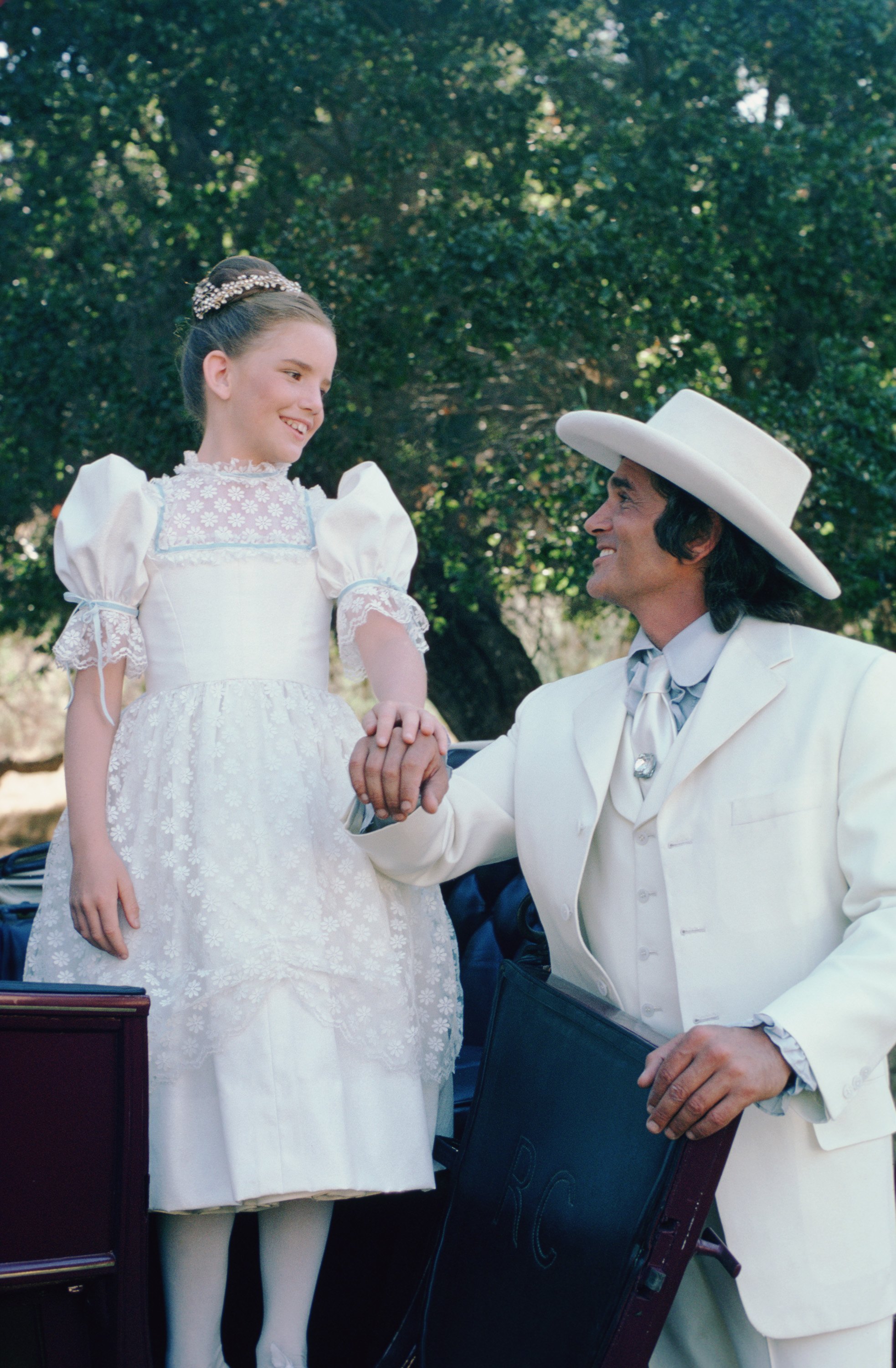 Melissa Gilbert as Laura Ingalls Wilder and Michael Landon as Charles Philip Ingalls are seen on the set of "Little House on the Prairie," circa 1975 | Source: Getty Images