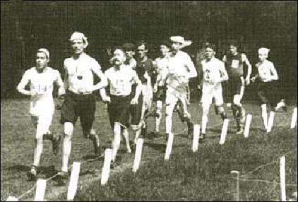 The early stages of the Marathon at the 1900 Paris Olympics  | Source: Wikimedia Commons