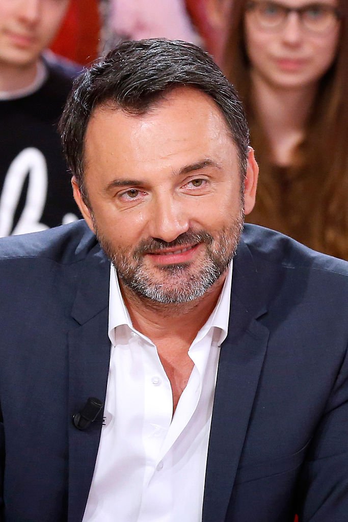 Frederic Lopez assiste à l'émission de télévision française « Vivement Dimanche » au Pavillon Gabriel le 2 juin 2015 à Paris, France. | Photo : Getty Images