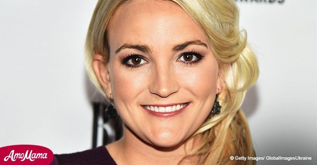 Jamie Lynn Spears shares a photo with her hubby and daughter, 9, as they meet her newborn baby