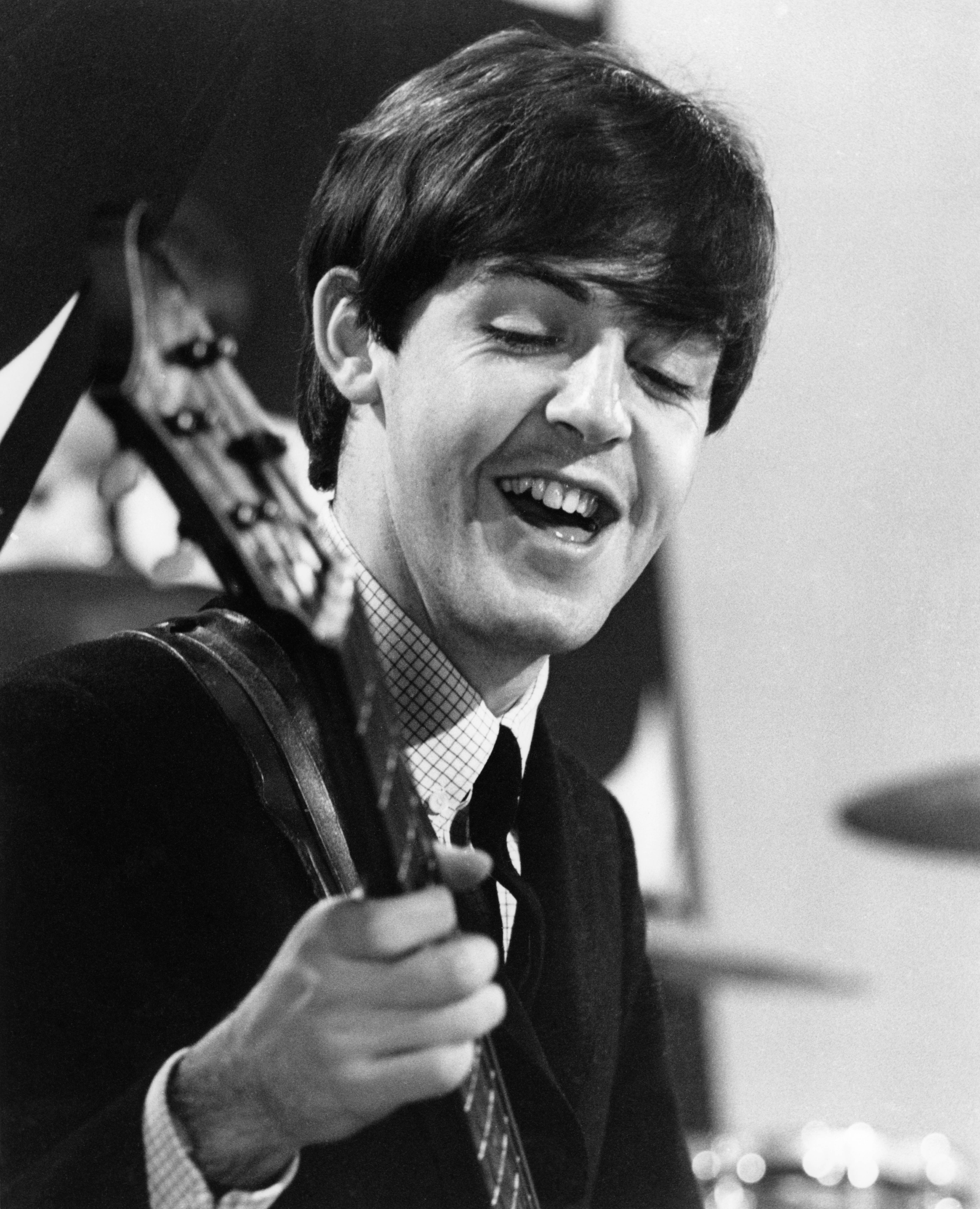 Paul McCartney, of the Beatles, performing at Alpha Television Studios, Aston, Birmingham on December 15, 1963. | Source: Getty Images