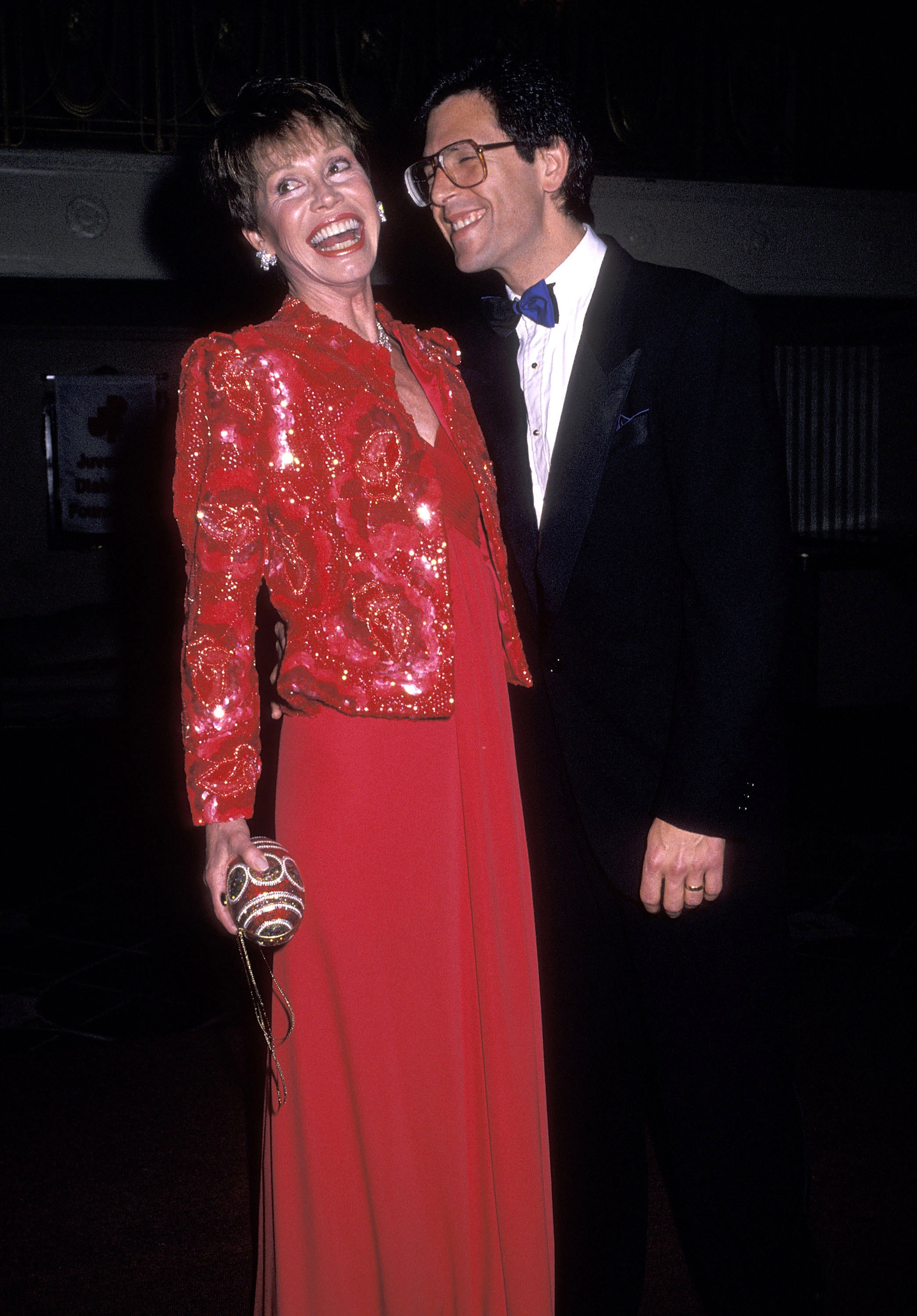 Mary Tyler Moore an Dr. Robert Levine attend the Juvenile Diabetes Research Foundation International Honors Mary Tyler Moore at the Waldorf-Astoria Hotel on March 22, 1990 in New York City | Source: Getty Images