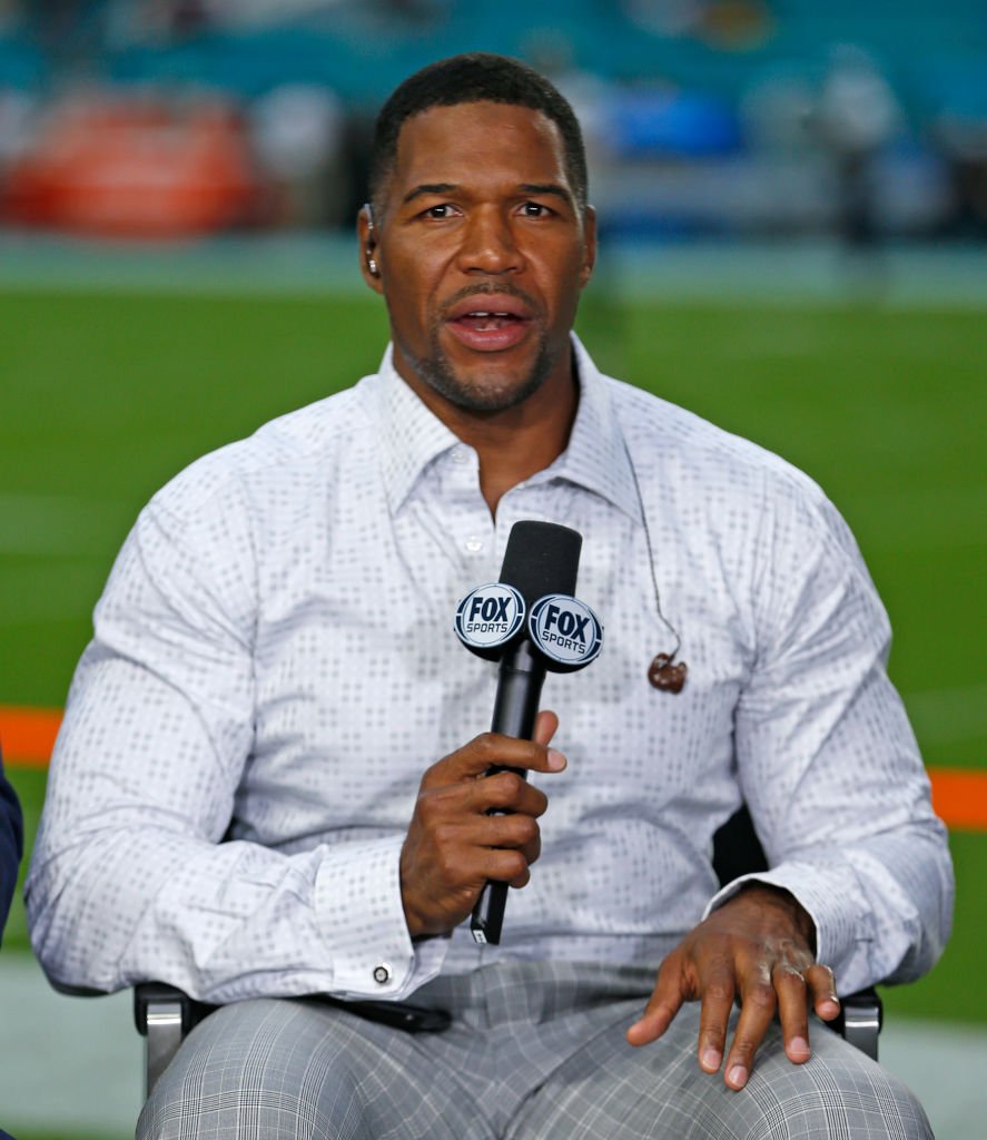 Former NFL player and current FOX TV analyst Michael Strahan on the TV set prior to the preseason NFL game between the Miami Dolphins and the Jacksonville Jaguars | Photo: Getty Images