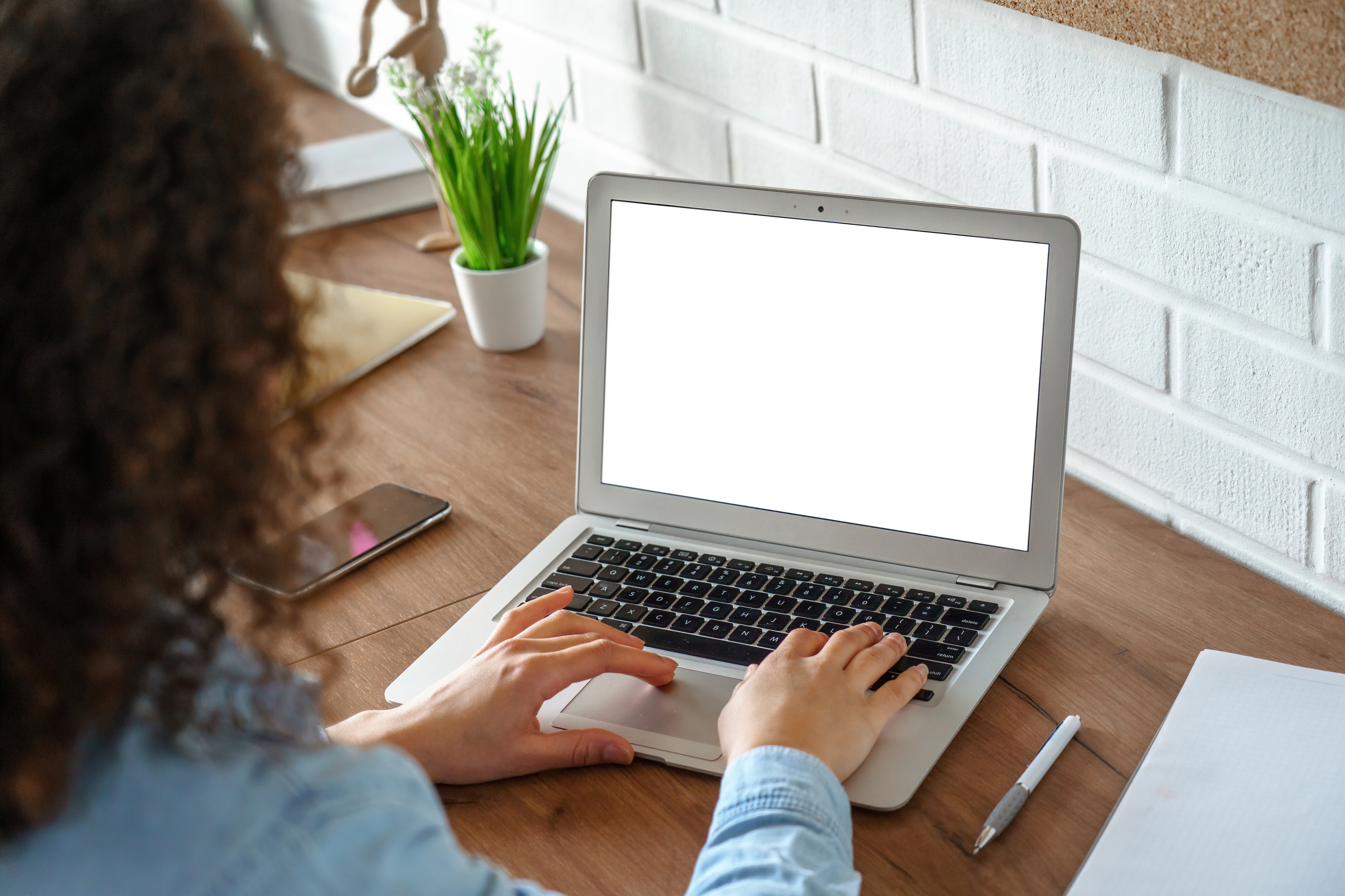 Woman with laptop | Source: Shutterstock