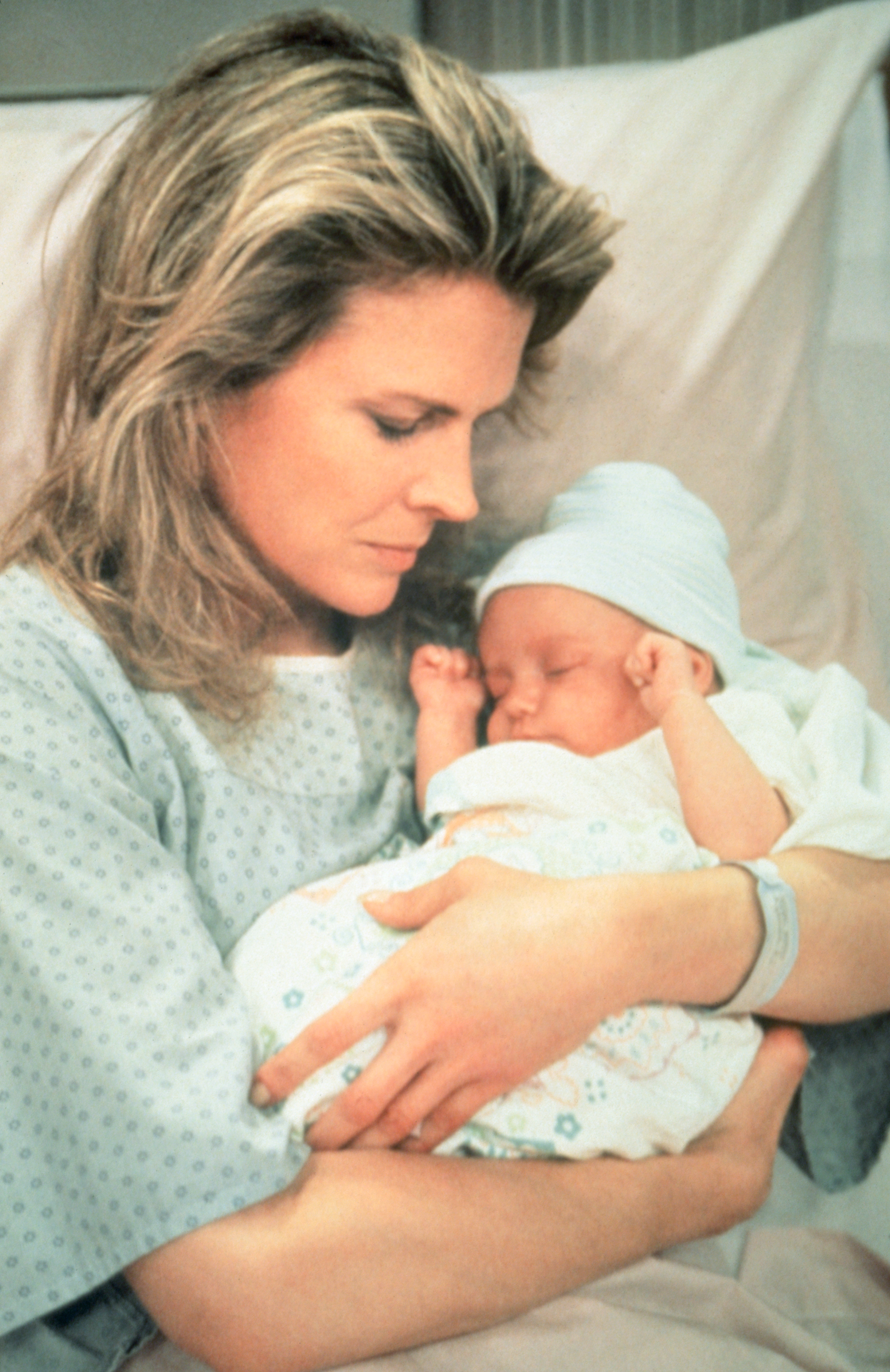Murphy Brown, played by Candice Bergen, holds her newborn son Avery on the television show "Murphy Brown" | Source: Getty Images