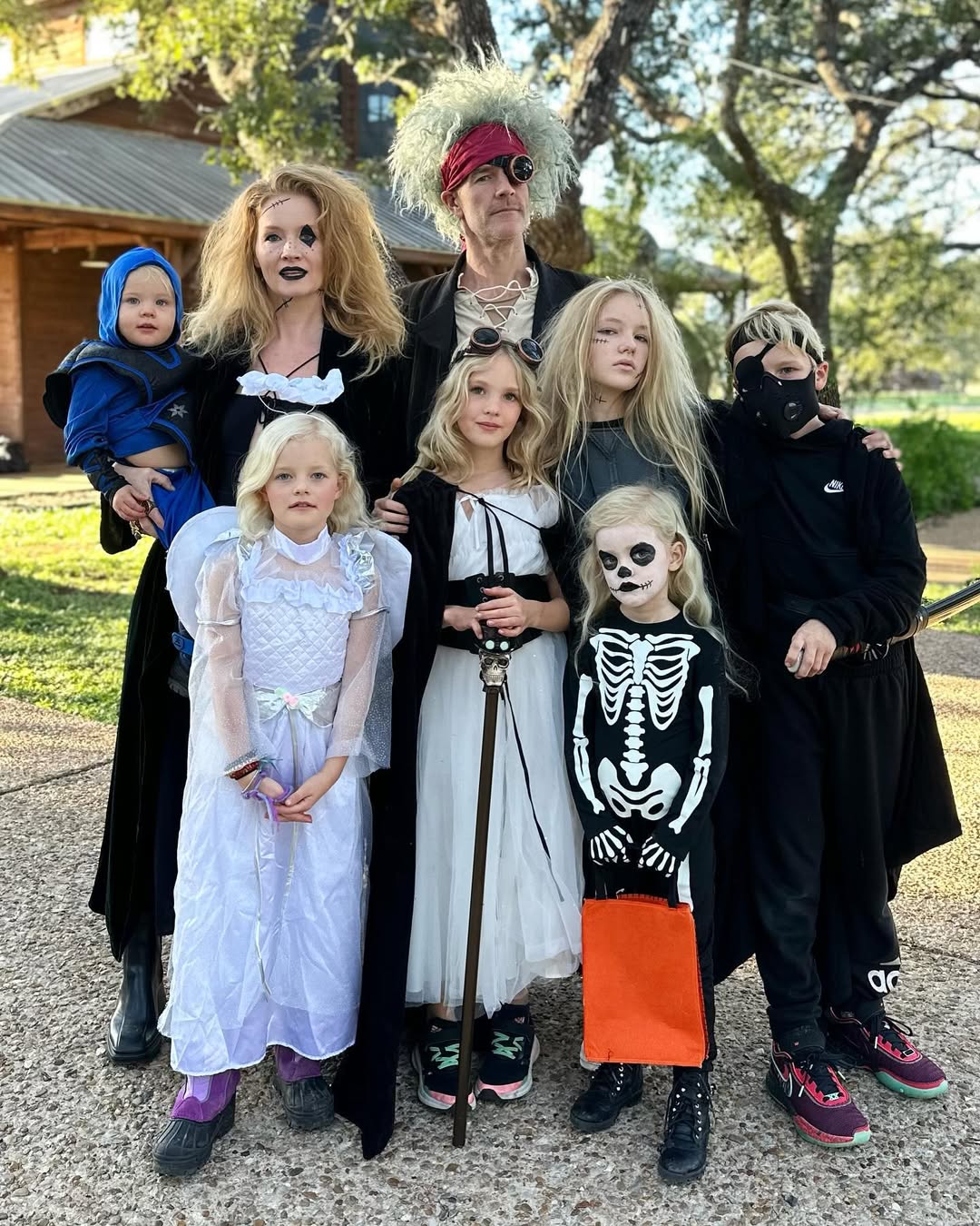Kimberly and James Van Der Beek posing for a photo with their six children on Halloween, posted on November 1, 2023. | Source: Instagram/vanderjames