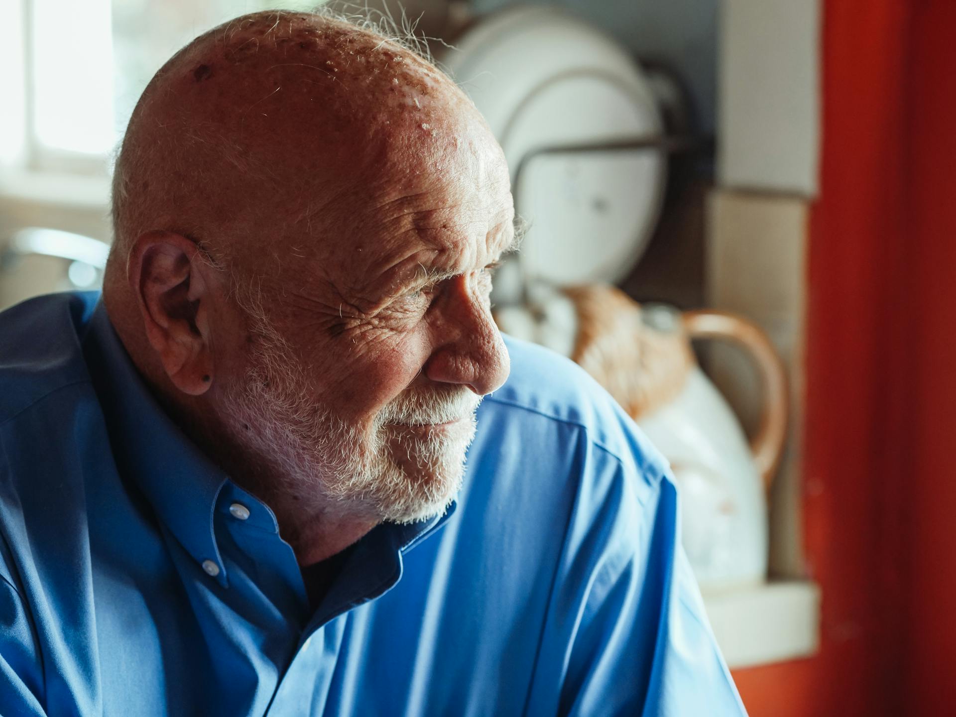 A thoughtful older man | Source: Pexels