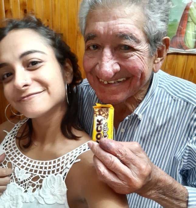 Aldana Rufino et son grand-père. l Source: Twitter/aldanarufino