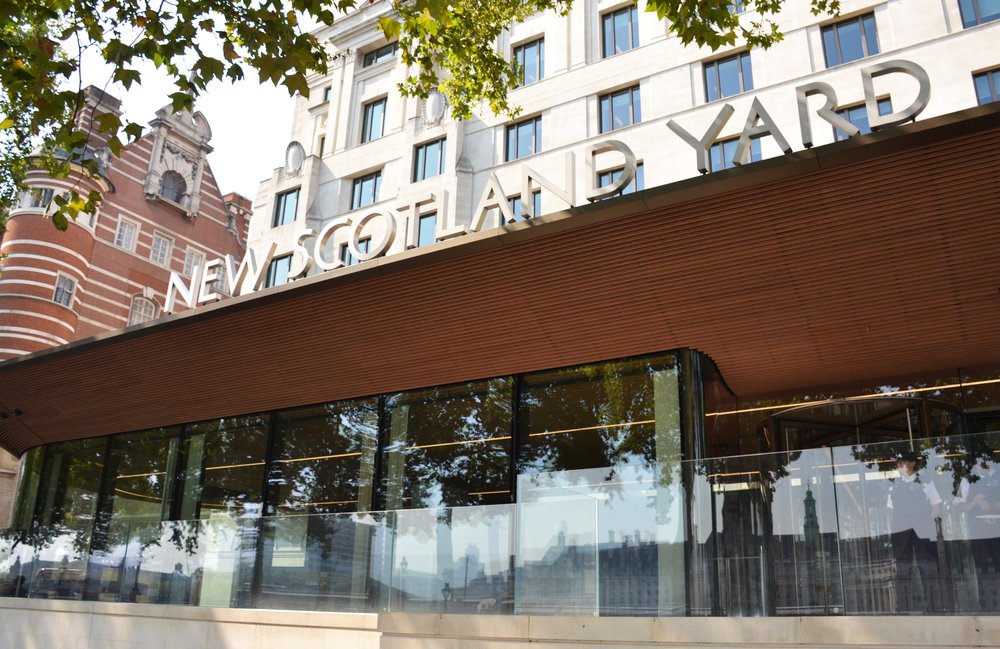 New Scotland Yard, the home of the London Metropolitan Police on Victoria Embankment, Westminster, London on August 27, 2019 | Photo: Shutterstock/Arevik