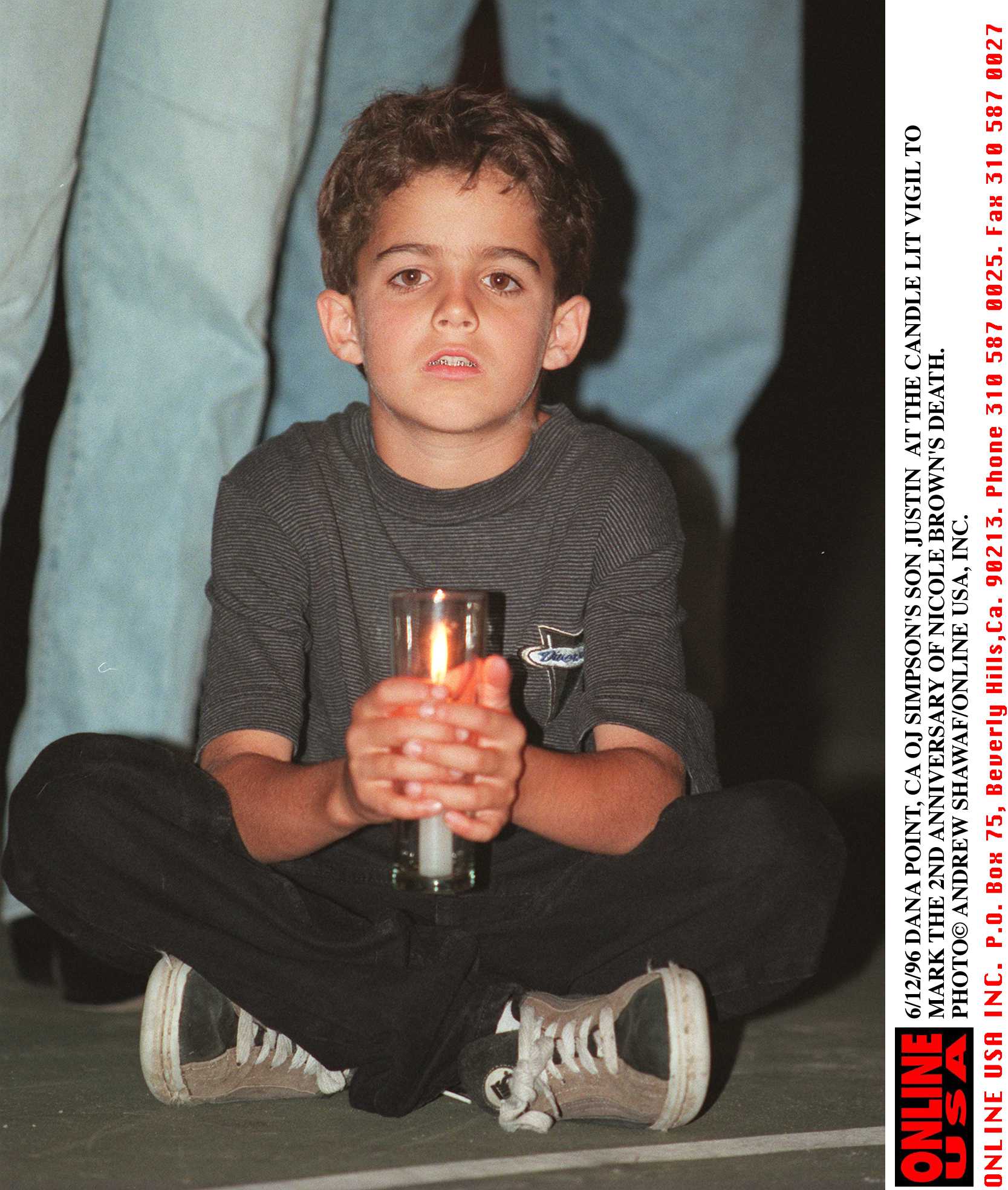 Justin Simpson at the candlelight vigil marking the second anniversary of Nicole Brown Simpson’s death on December 6, 1996 | Source: Getty Images