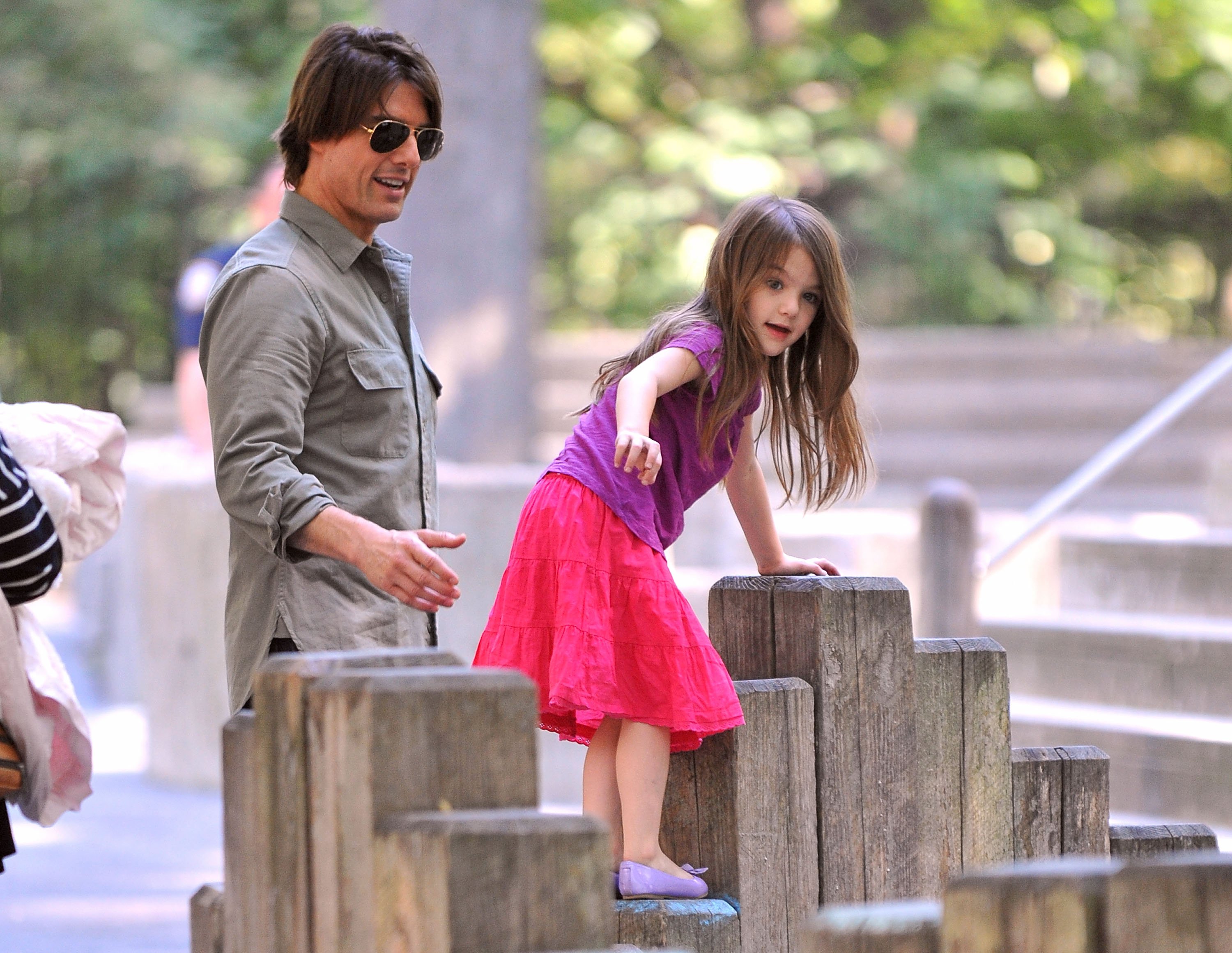 Tom Cruise and Suri Cruise visit a Central Park West playground on September 7, 2010 in New York City. | Source: Getty Images