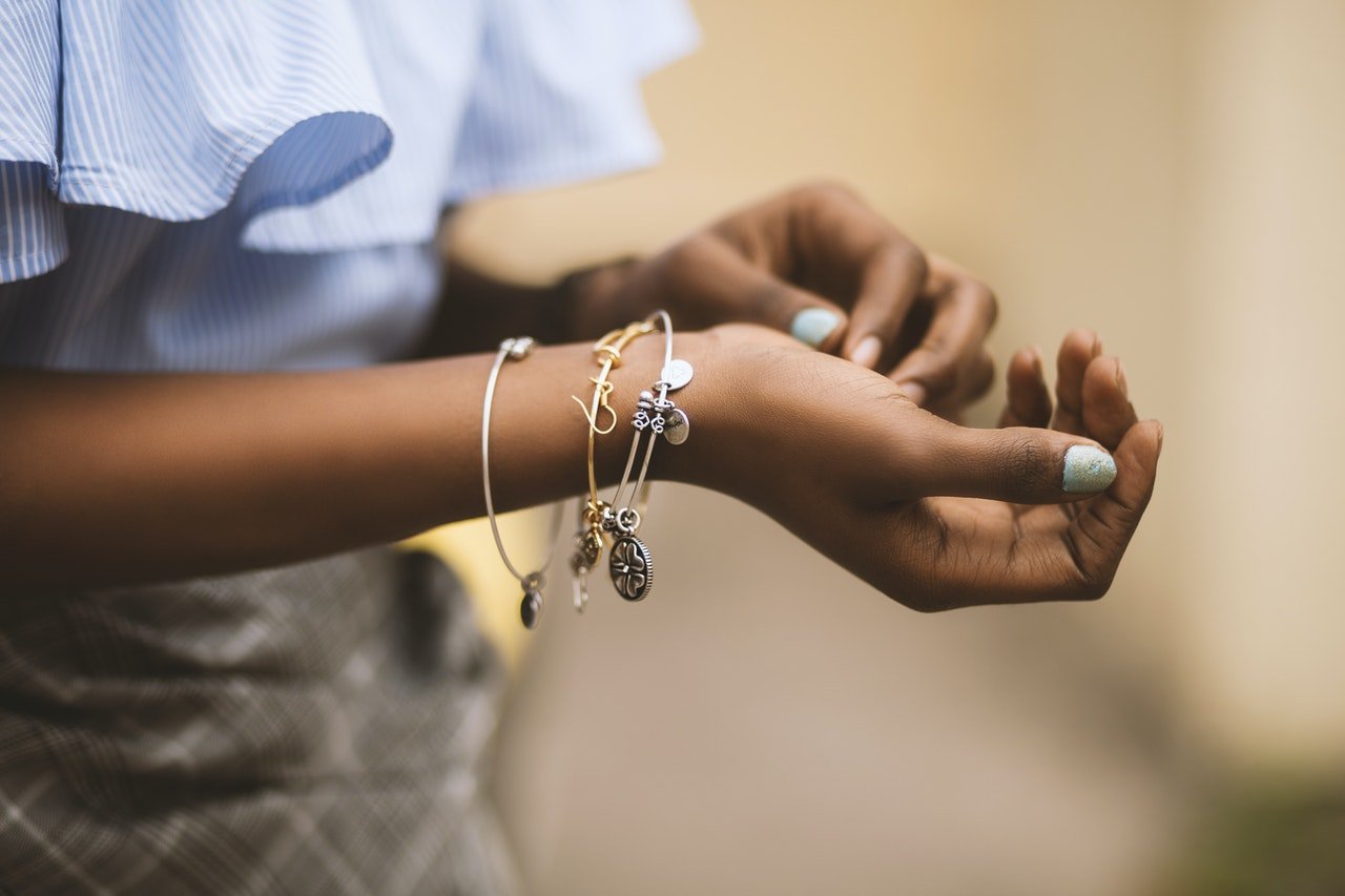 Las prendas siempre son un buen regalo. | Foto: Pexels