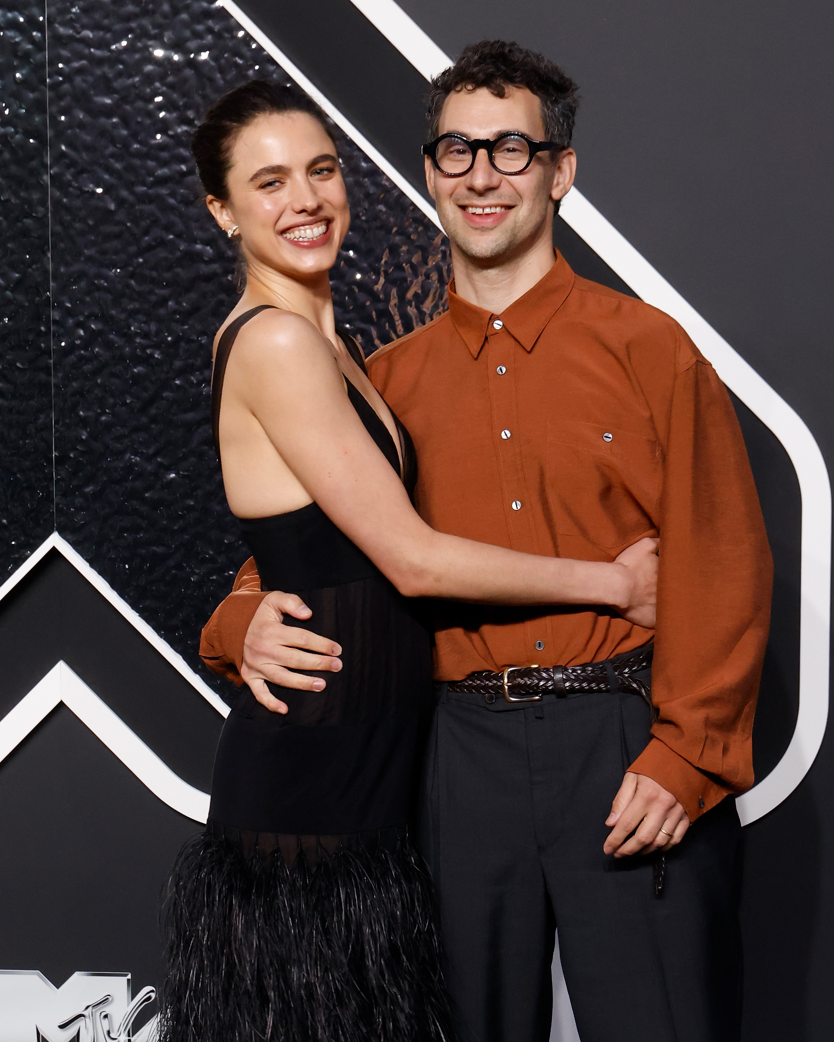 Qualley and Antonoff still appeared publicly affectionate in 2024, long before reports described their relationship as "rocky." That contrast made the later clues — especially the missing wedding photos and changed Instagram handle — feel more striking. | Source: Getty Images
