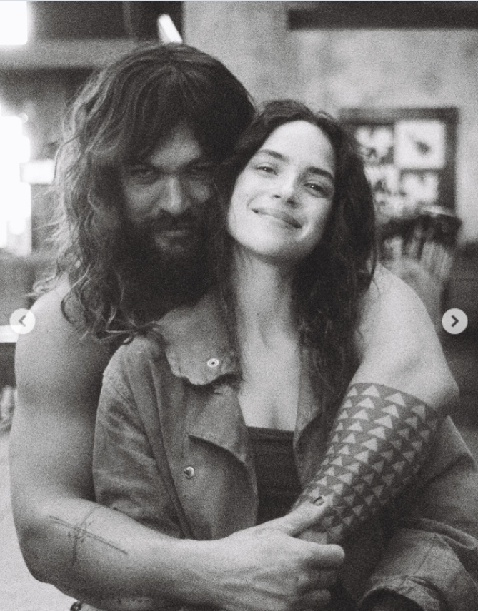 A black-and-white photo of a very intimate Jason Momoa and Adria Arjona, from a post dated August 1, 2025. | Source: Instagram/adriaarjona