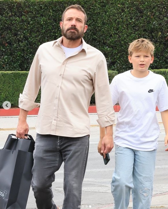 Ben and Samuel Affleck on a shopping spree in Los Angeles in a post uploaded on November 3, 2024 | Source: Instagram/la.gossiptv