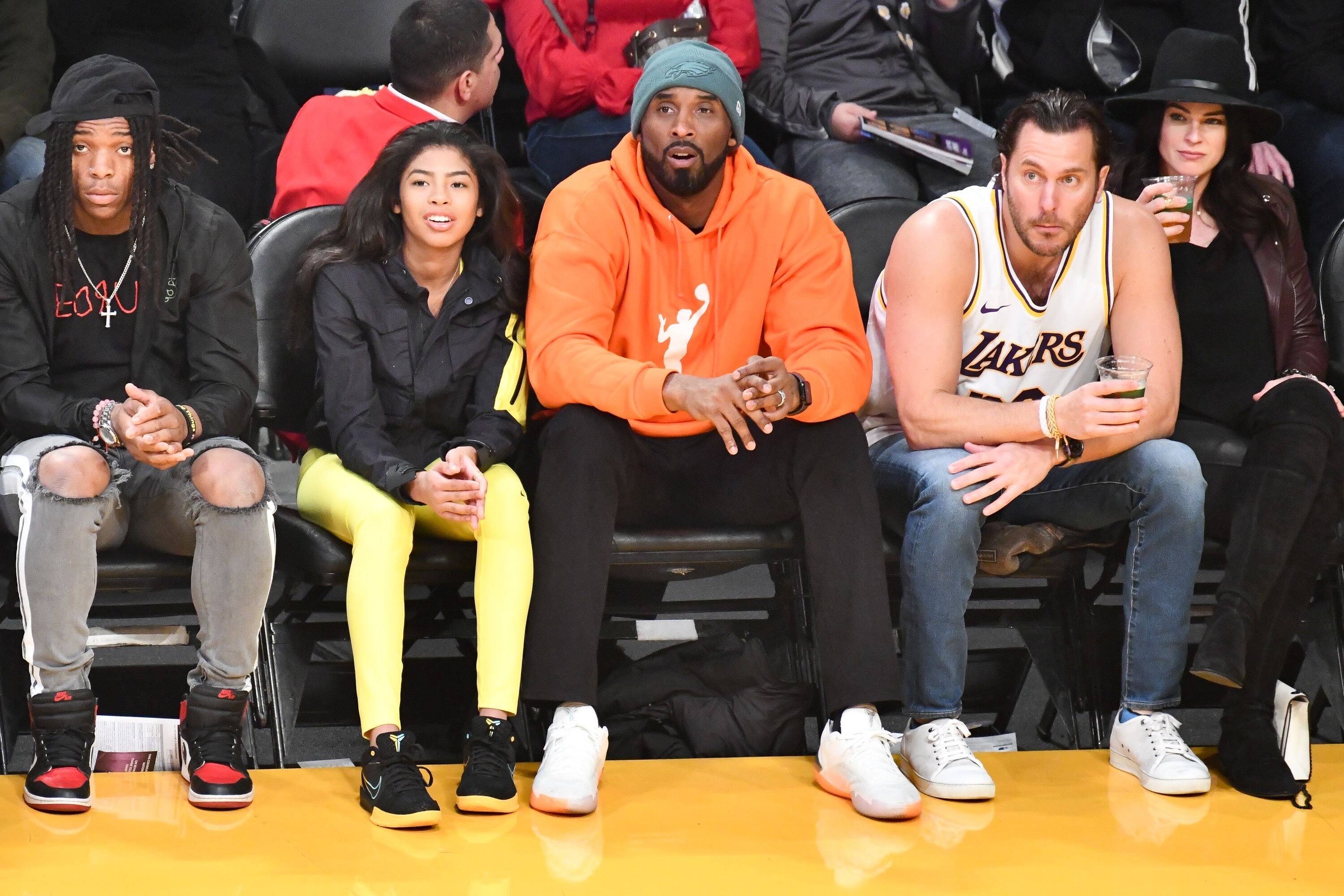 Kobe y su hija Gianna Bryant en un partido de baloncesto entre Los Angeles Lakers y los Dallas Mavericks en el Staples Center el 29 de diciembre de 2019 en California. | Foto: Getty Images