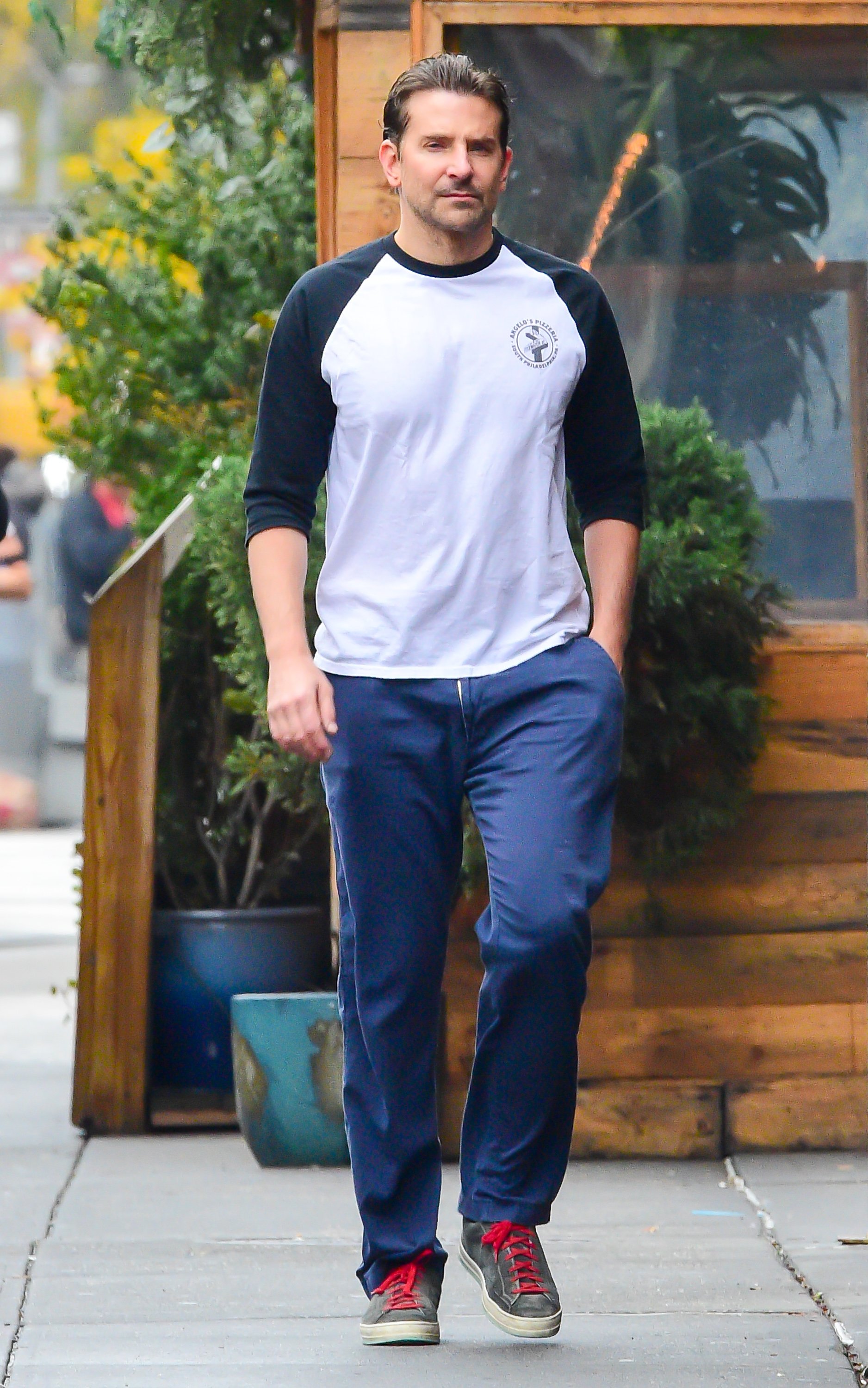Bradley Cooper wird am 6. Dezember 2021 in New York City in Soho gesehen | Quelle: Getty Images