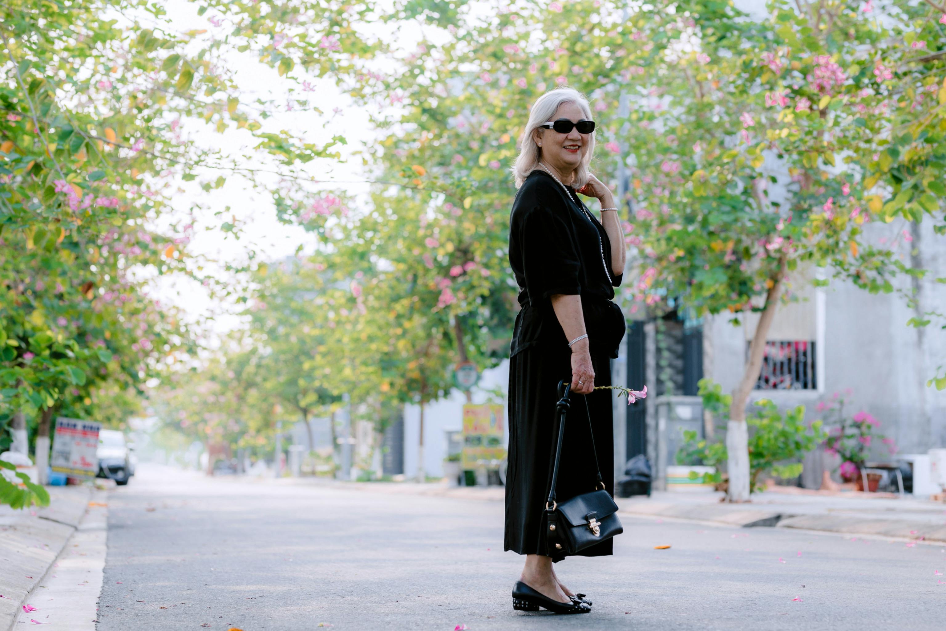 A stylish woman smiling outdoors | Source: Pexels