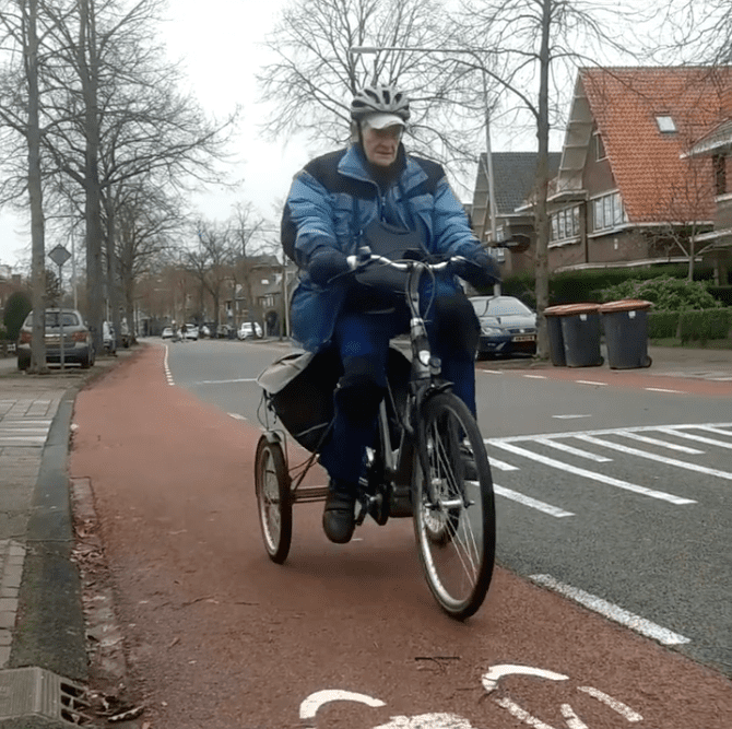 90-Year-Old Man Bikes 2 Hours Every Day For 7 Years Just To See His Ailing  Wife In Nursing Home