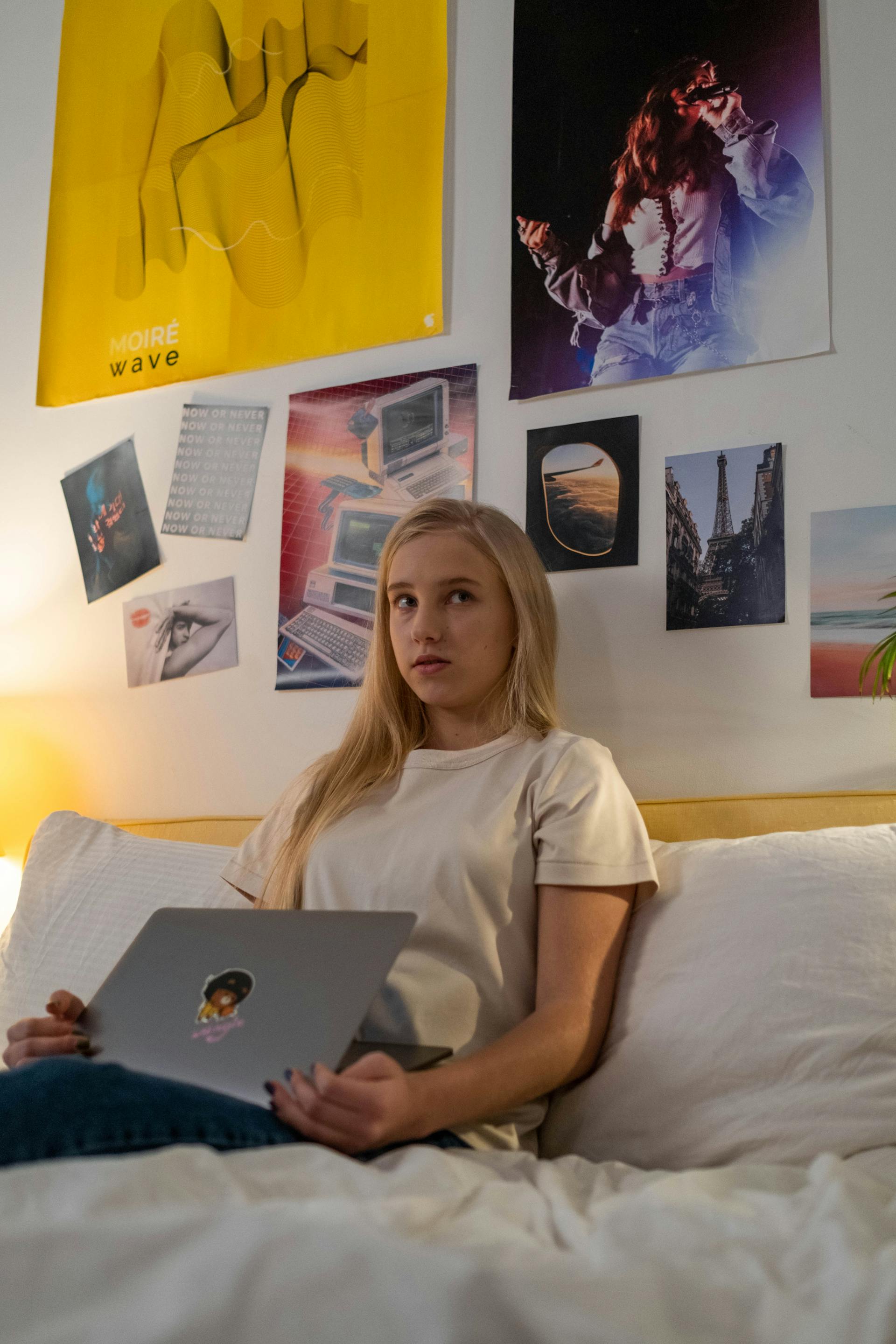 A teen girl using a laptop | Source: Pexels