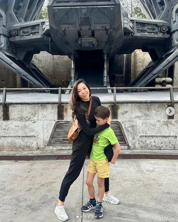 Dara Huang hugs her son Christopher Woolf Mapelli Mozzi at Disney's Hollywood Studios. | Source: Instagram/dara_huang