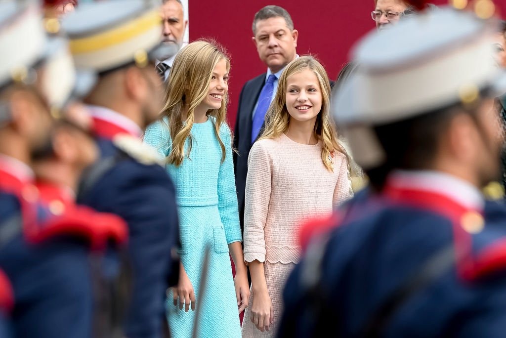 La princesa Leonor y la Infanta Sofía el 12 de octubre de 2019 en Madrid, España. | Foto: Getty Images