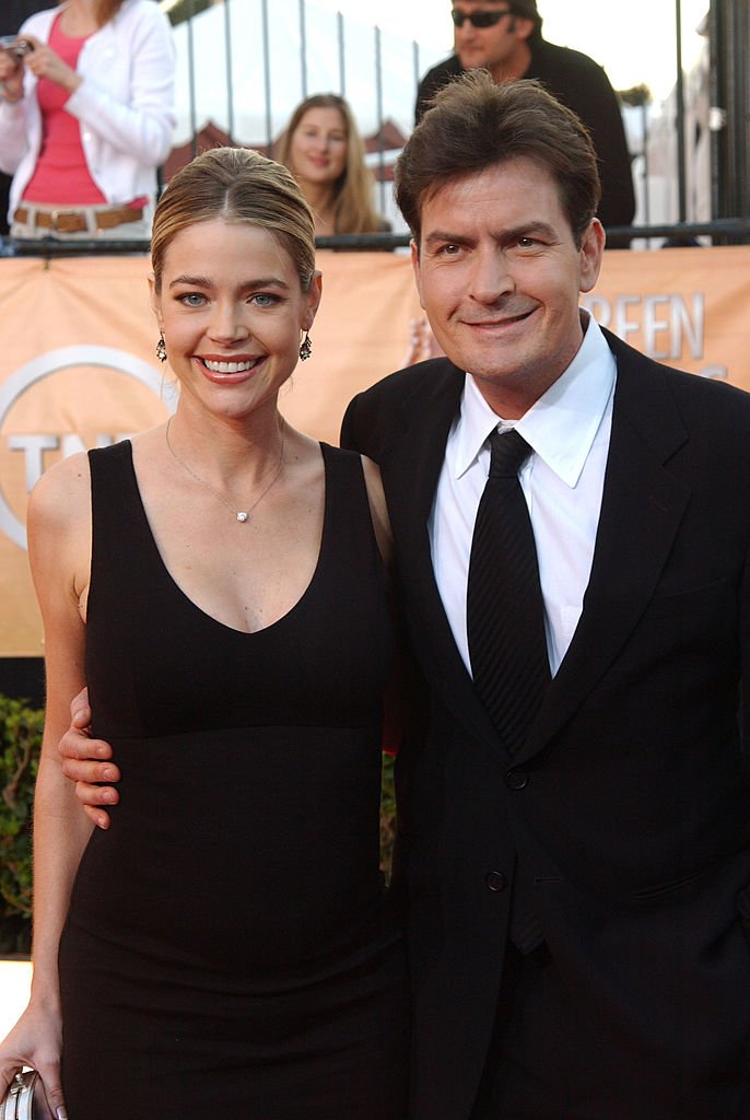 Denise Richards and Charlie Sheen during 2005 Screen Actors Guild Awards - Arrivals at The Shrine in Los Angeles on January 5, 2005. | Photo: Getty Images