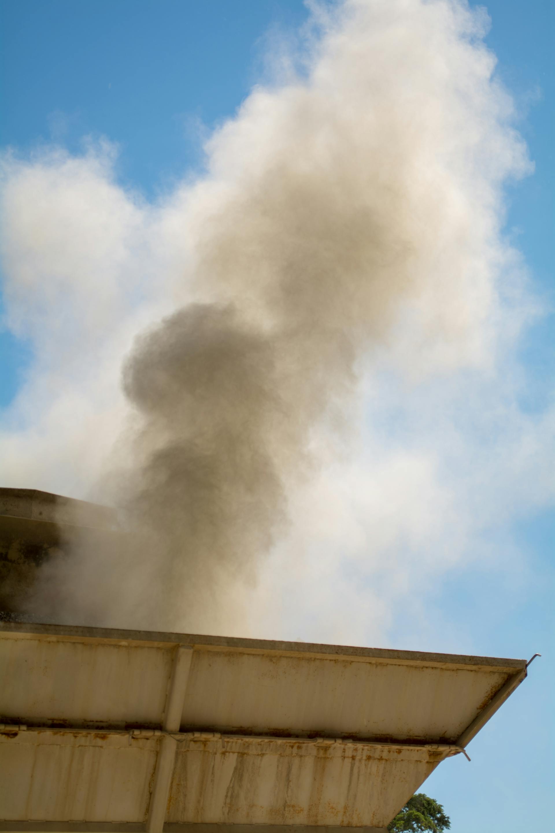 A cloud of dust | Source: Unsplash