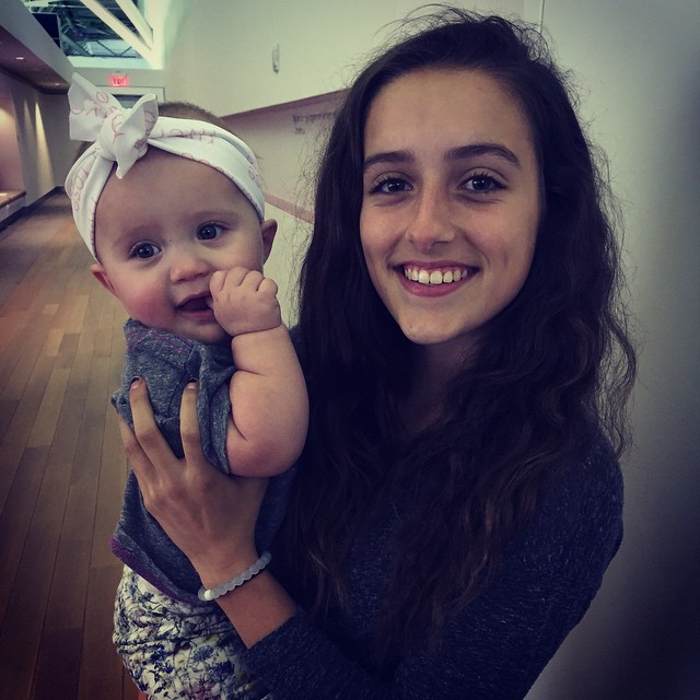 Savannah Lee with her half-sister from a post dated June 1, 2015. | Source: Instagram/kellyclarkson