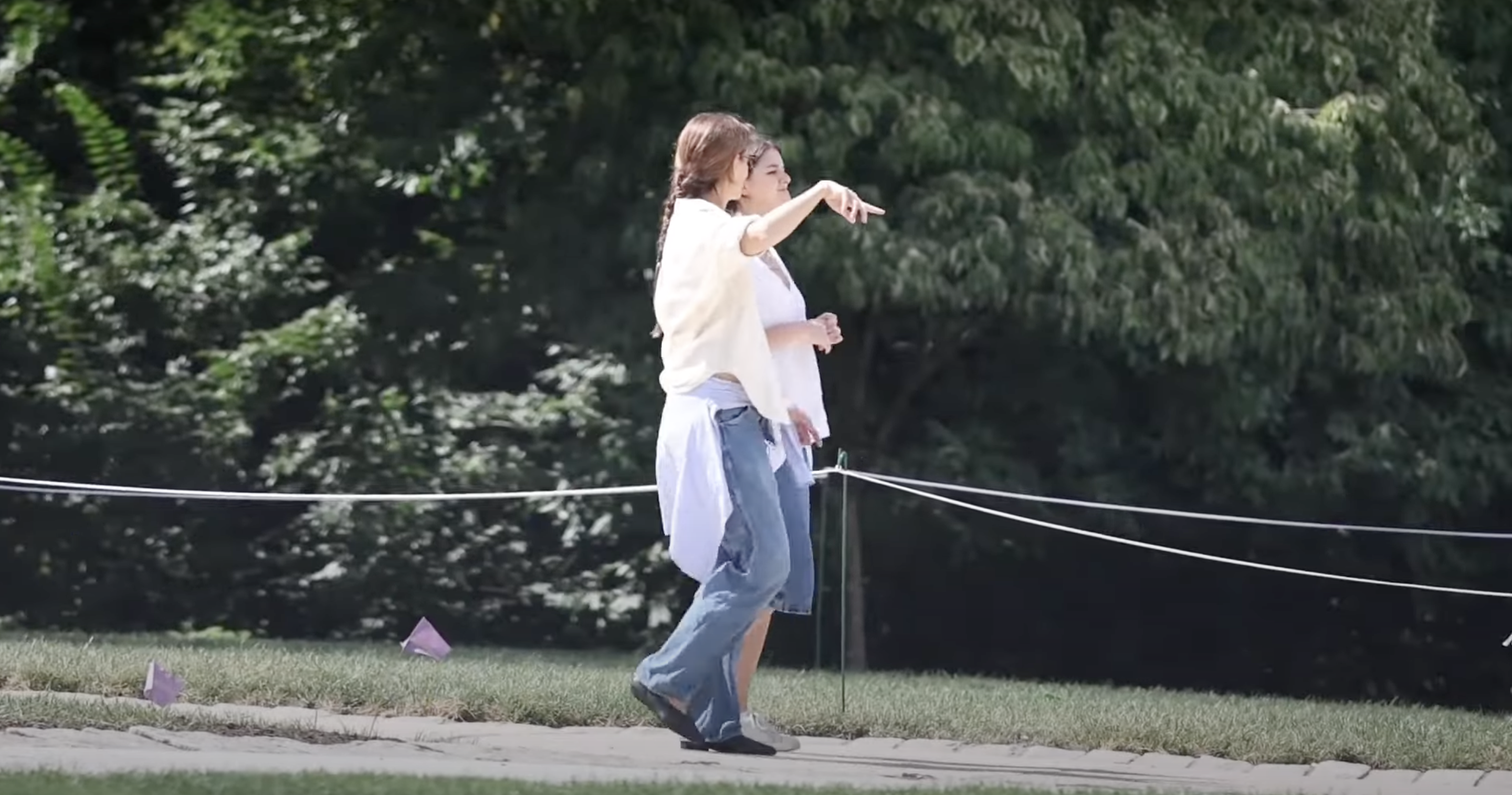 A screenshot of Katie Holmes and her daughter Suri Cruise from a video posted on August 21, 2024 | Source: YouTube/@pagesix