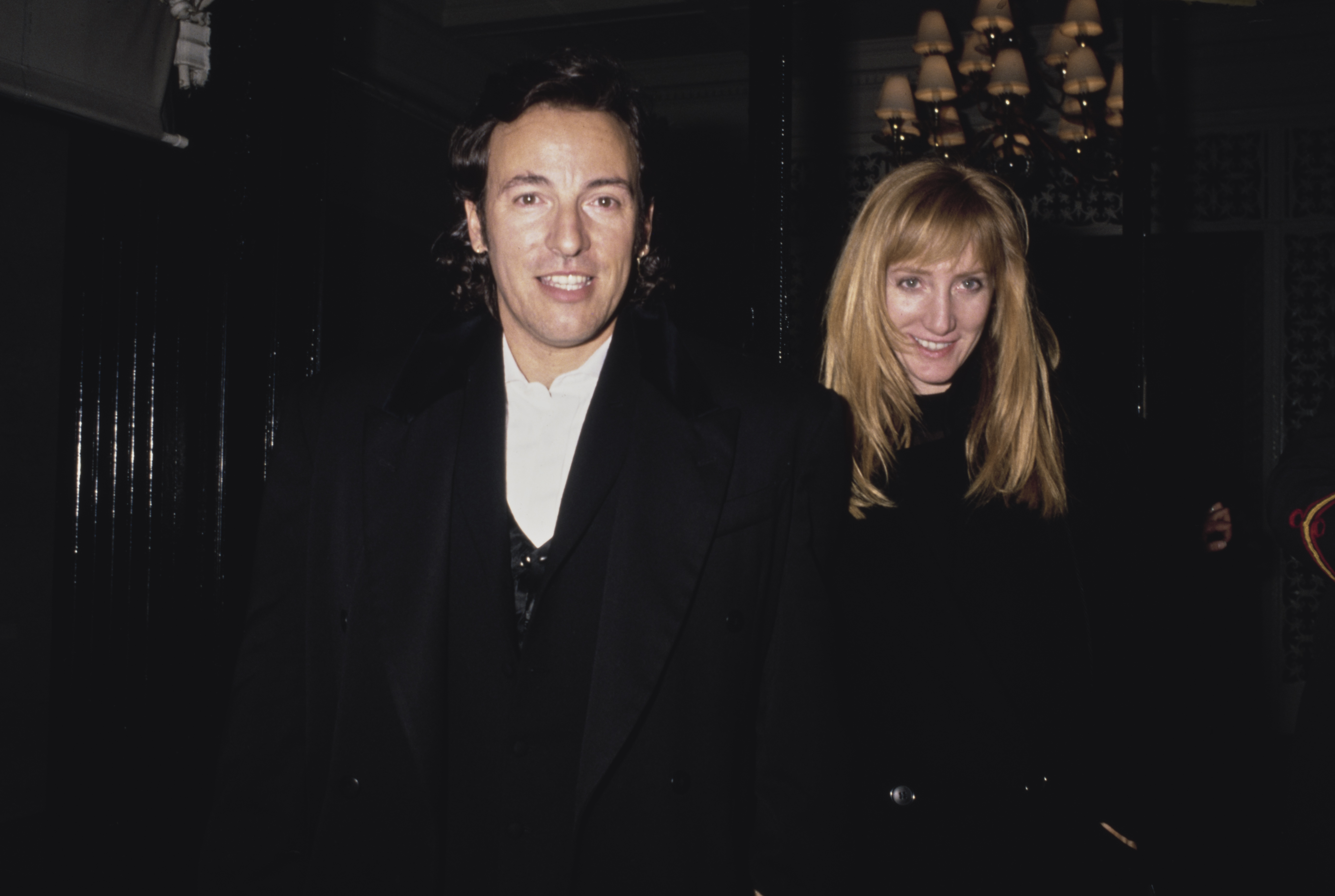 Bruce Springsteen and Patti Scialfa seen on January 17, 1990 | Source: Getty Images