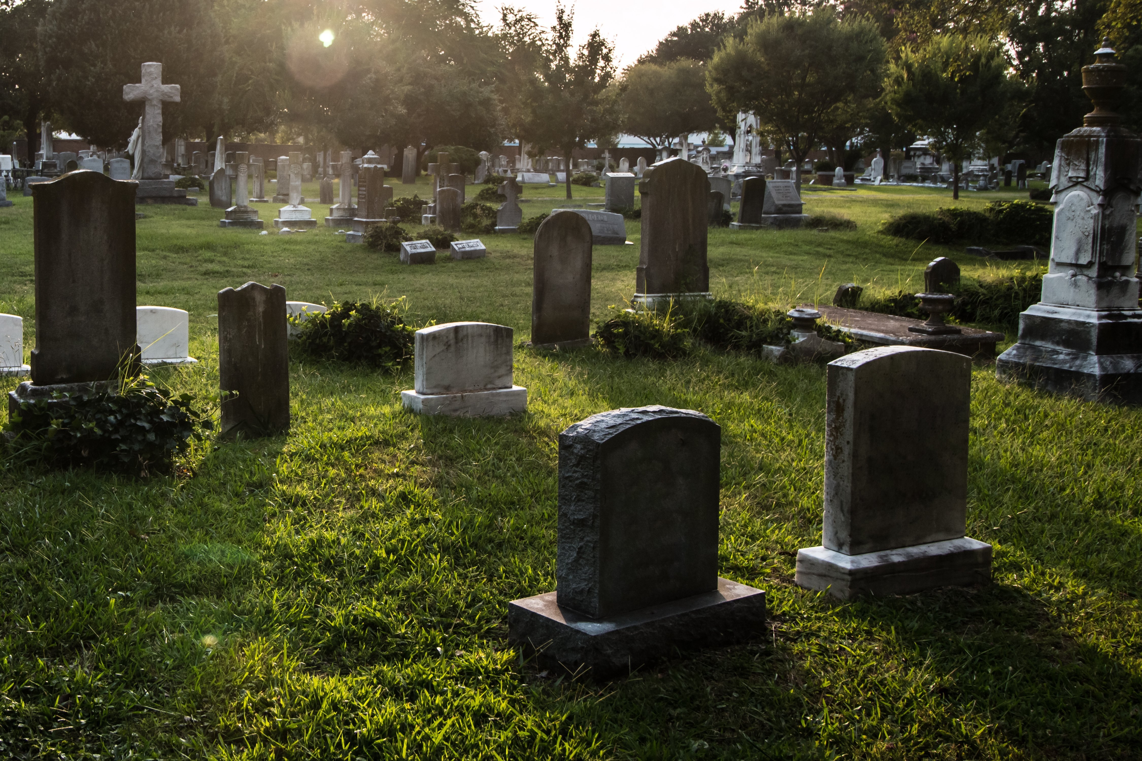 Tombstones in cemetery at dusk. | Photo: Shutterstock